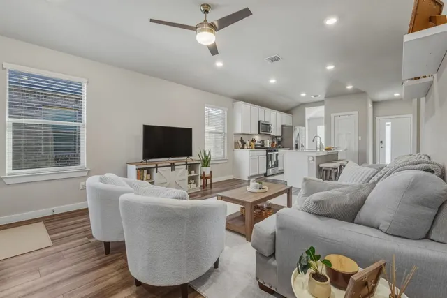 $1,850 | 1129 Tipton Street, Georgetown, TX 78633