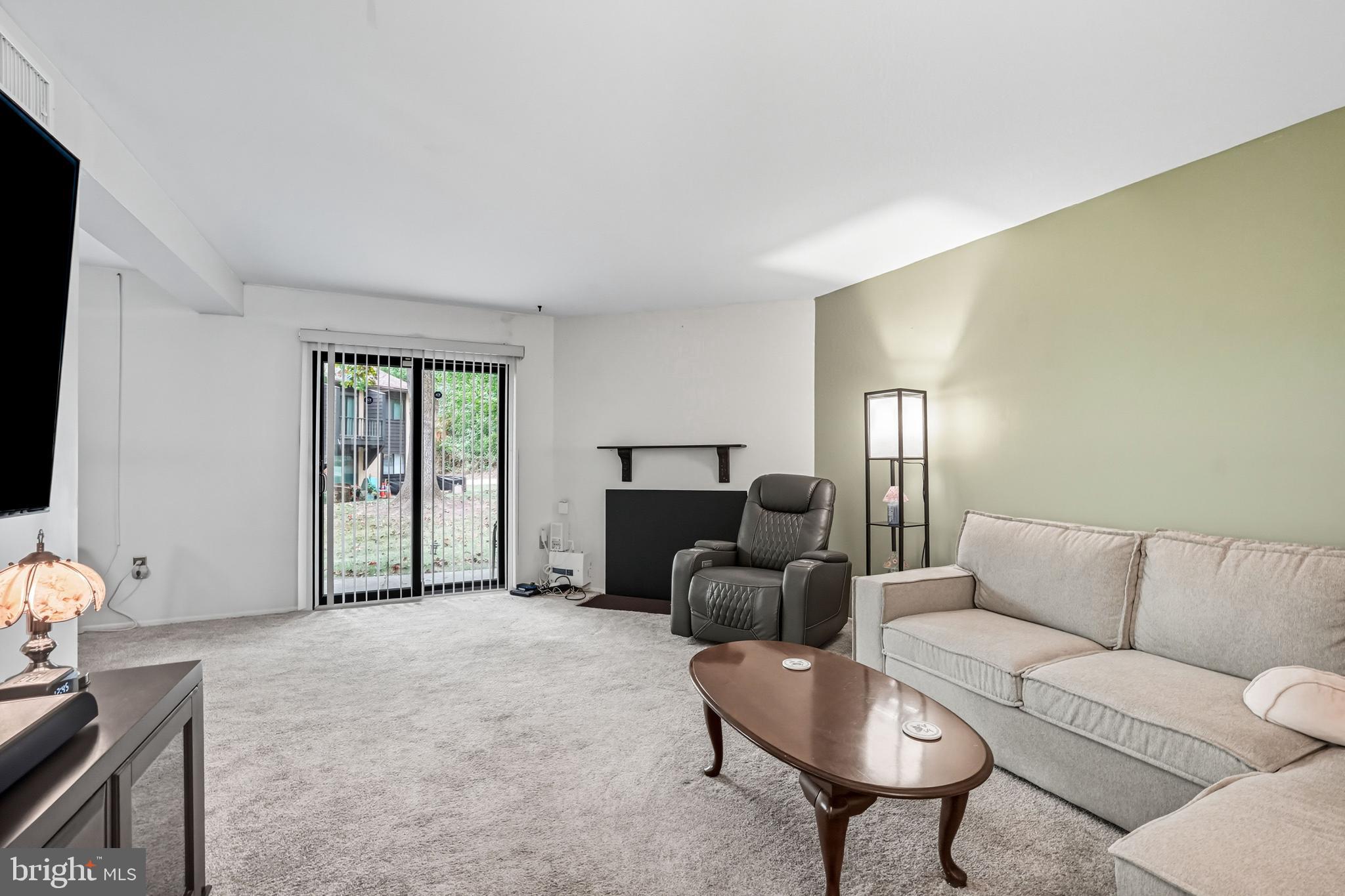 1505 Painters Crossing, Unit 1505 Chadds Ford, PA 19317 - Photo 6 of 32 Living room