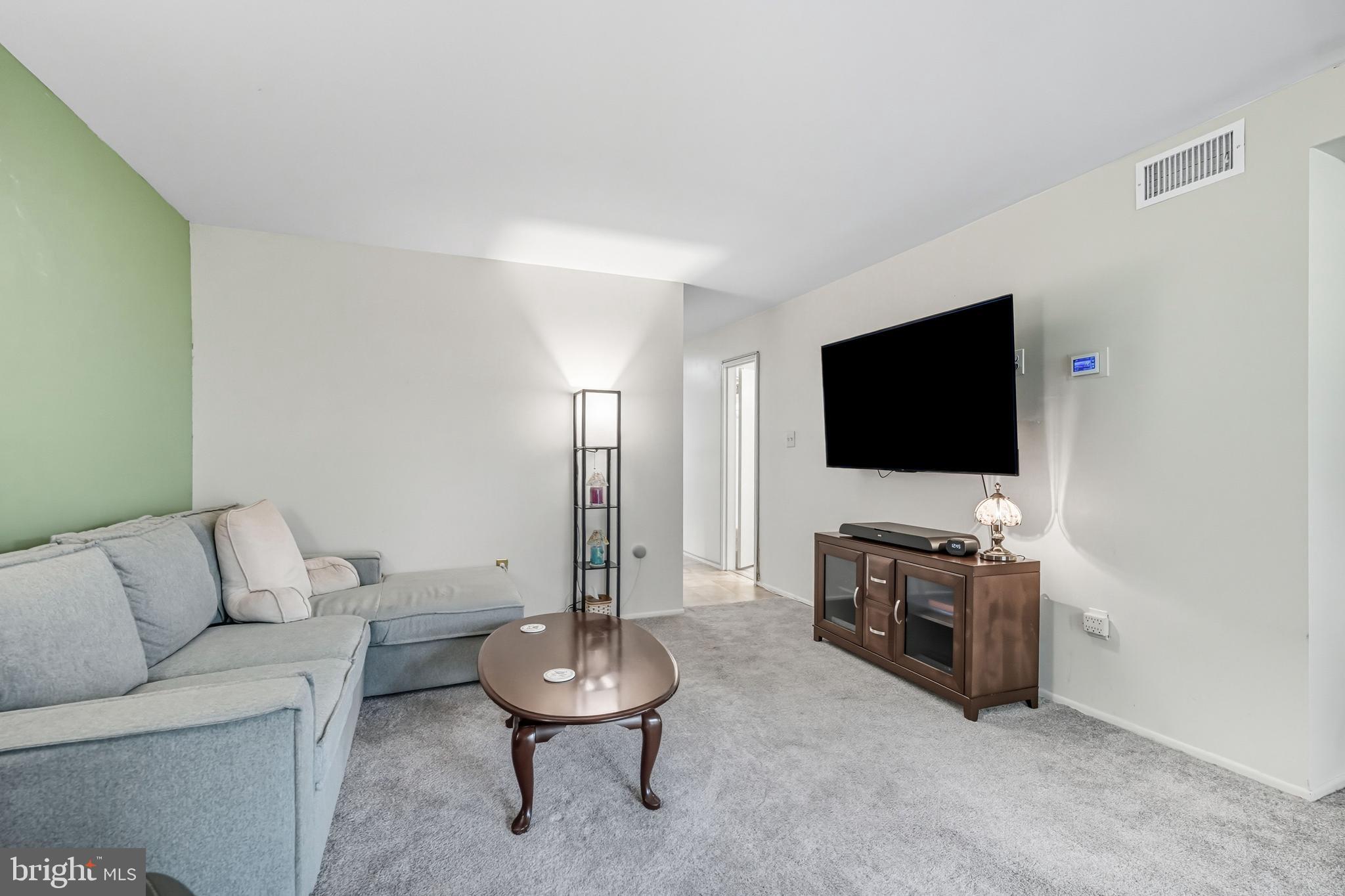 1505 Painters Crossing, Unit 1505 Chadds Ford, PA 19317 - Photo 7 of 32 Livingroom