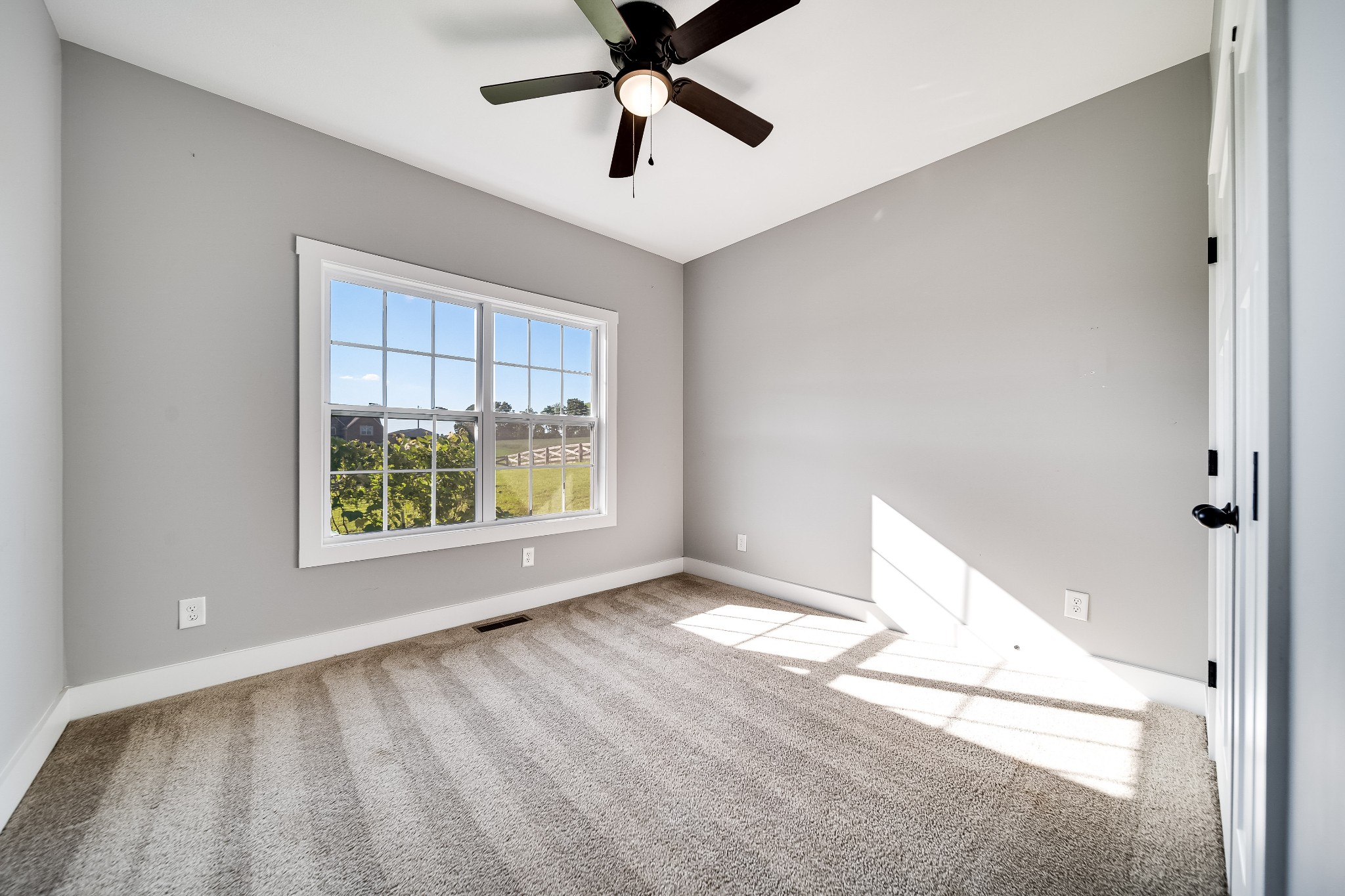 3992 Highway 49 Springfield, TN 37172 - Photo 29 of 68 a view of an empty room with a window