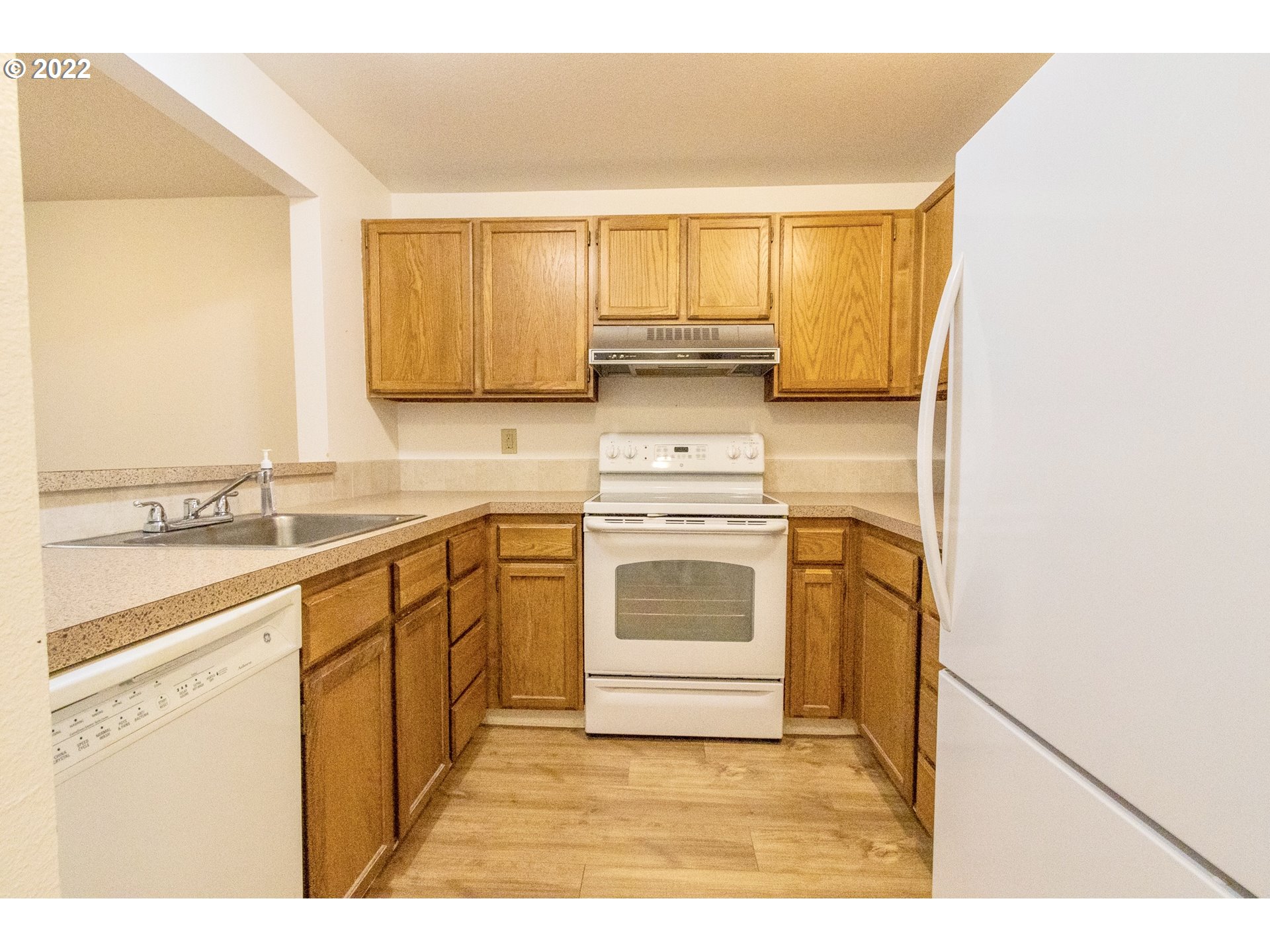 4880 Southwest Scholls Ferry Road, Unit 23 Portland, OR 97225 - Photo 5 of 17 a kitchen with a stove a sink and a refrigerator