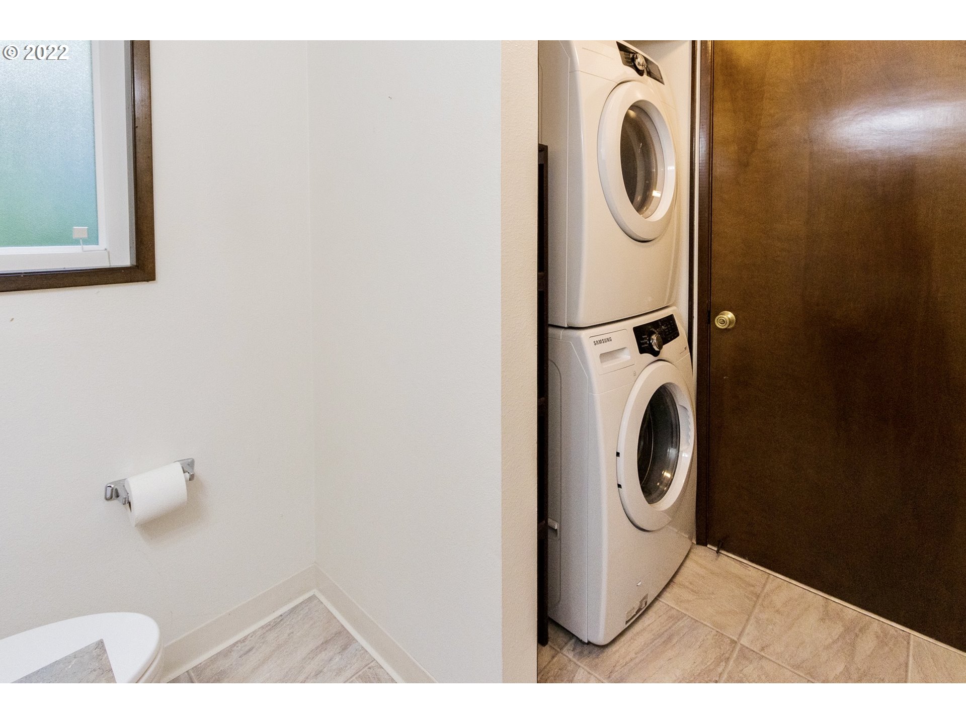 4880 Southwest Scholls Ferry Road, Unit 23 Portland, OR 97225 - Photo 9 of 17 a utility room with dryer and washer