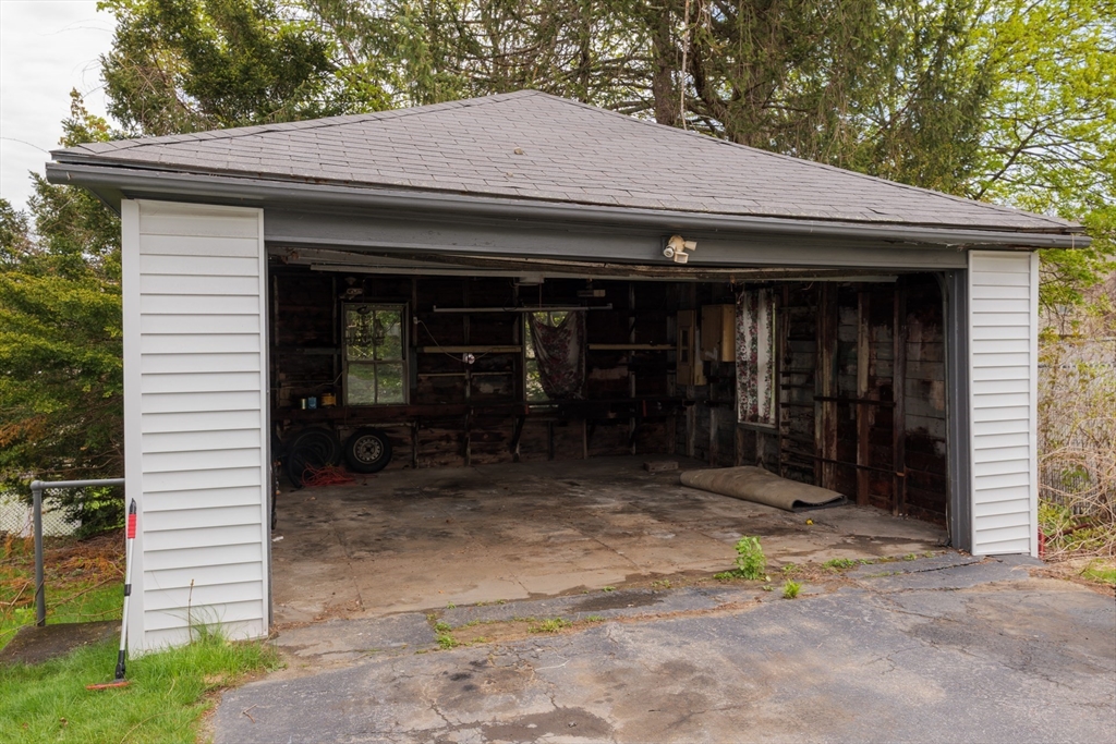35 Pilgrim Road Haverhill, MA 01832 - Photo 4 of 25 Gallery Image 4