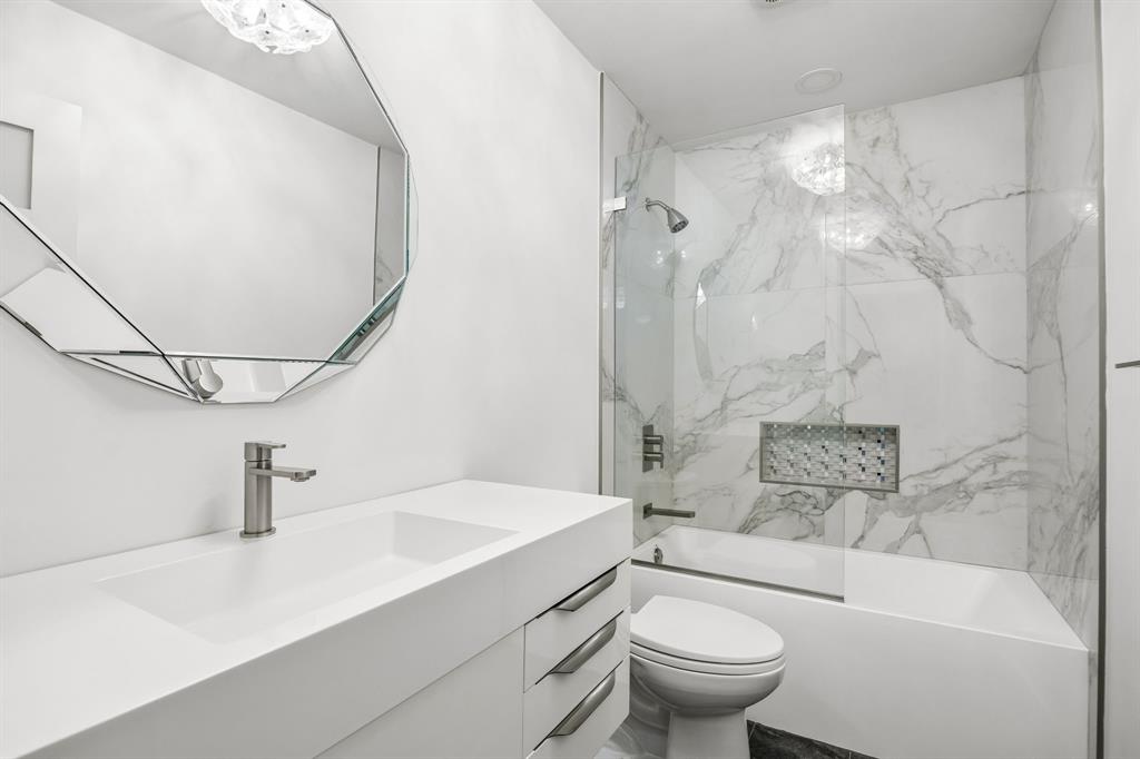 4452 Sugar Mill Road Dallas, TX 75244 - Photo 31 of 40 Ensuite bath for bed 4