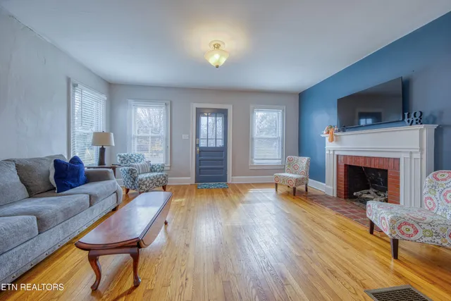 $339,000 | 5109 Oakview Road, Knoxville, TN 37918