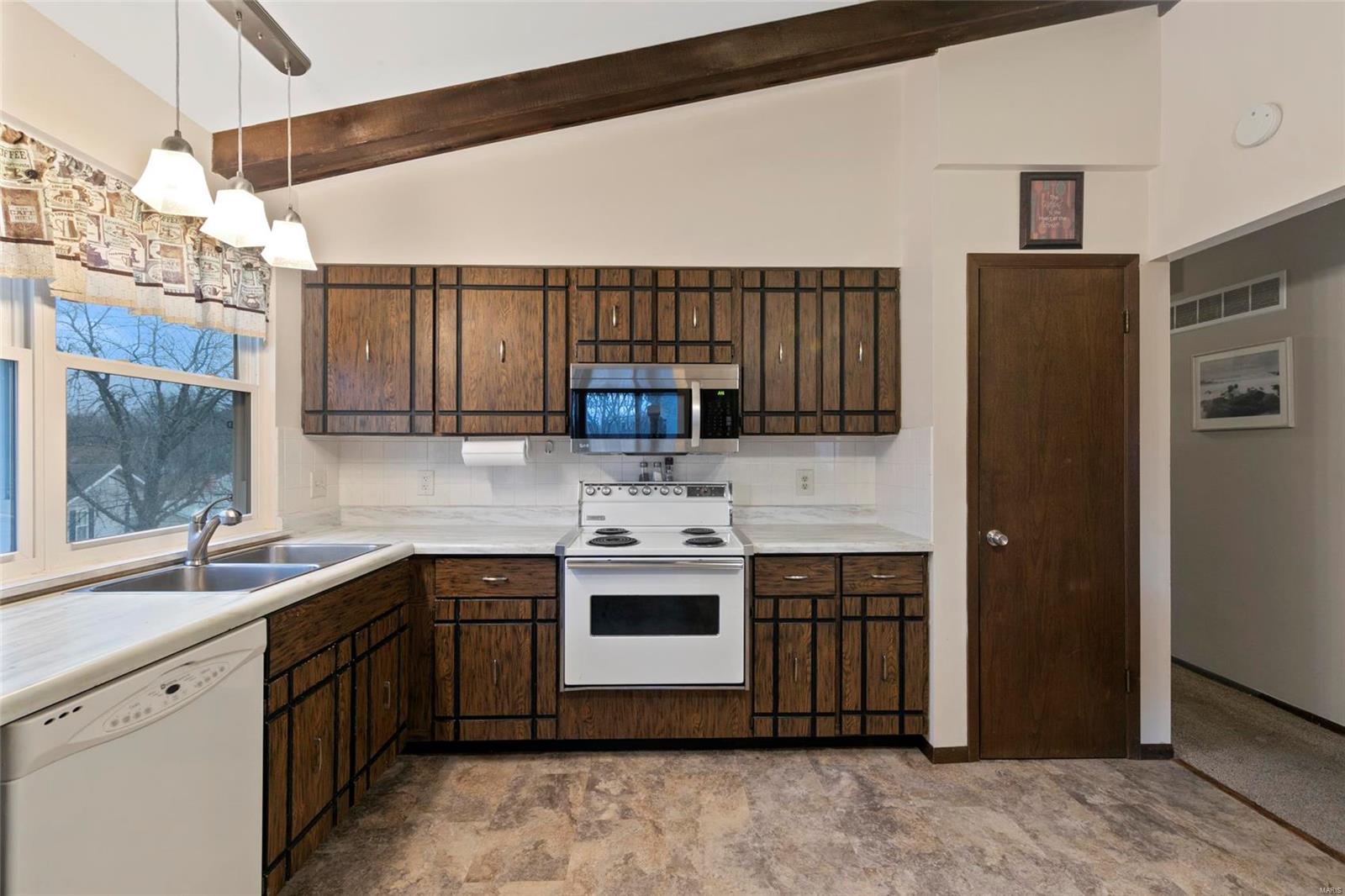 836 Green Ridge Lane St. Peters, MO 63376 - Photo 7 of 29 Gallery Image 7