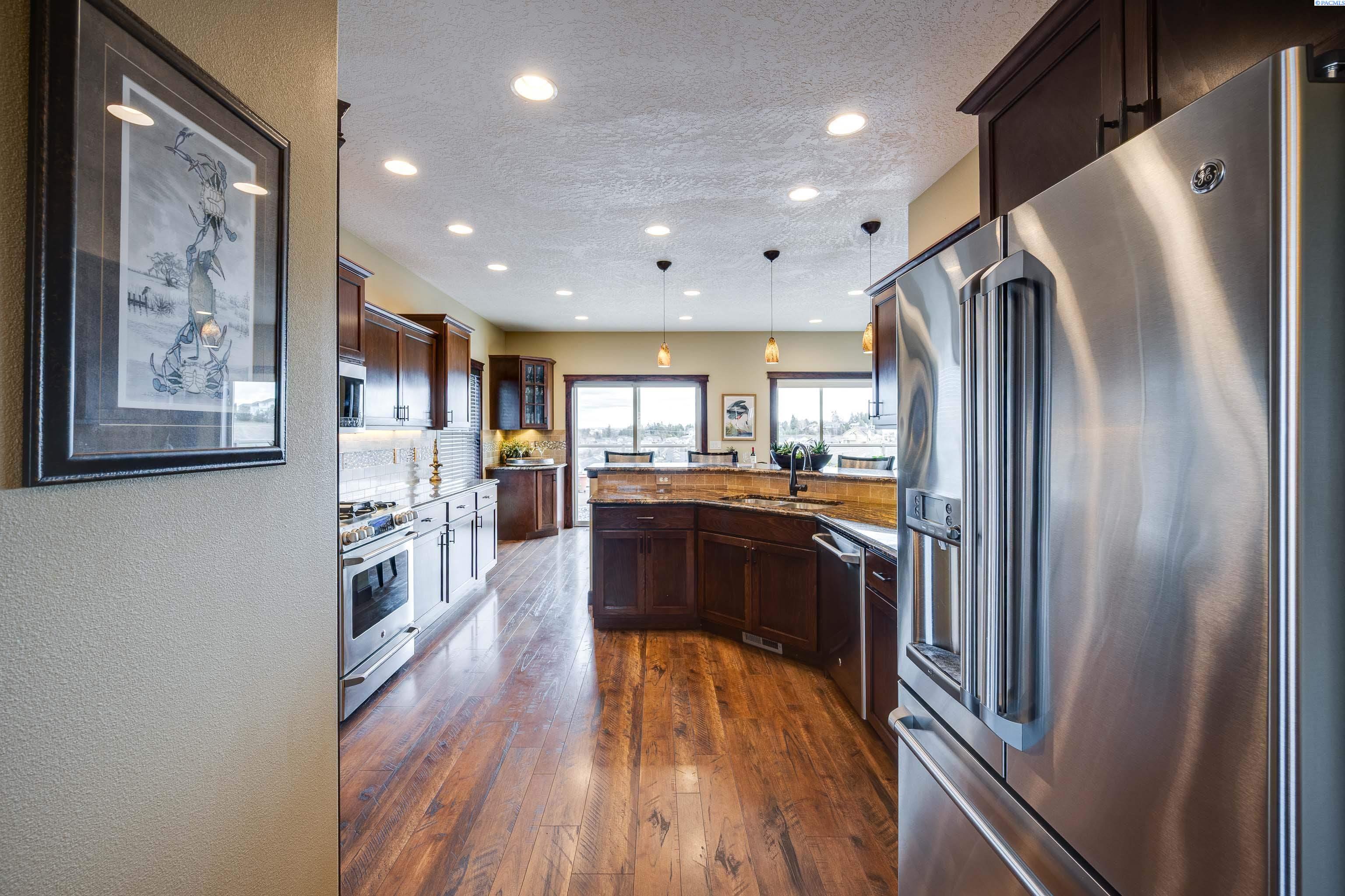 810 Southwest Windy Point Court Pullman, WA 99163 - Photo 11 of 50 Gallery Image 11