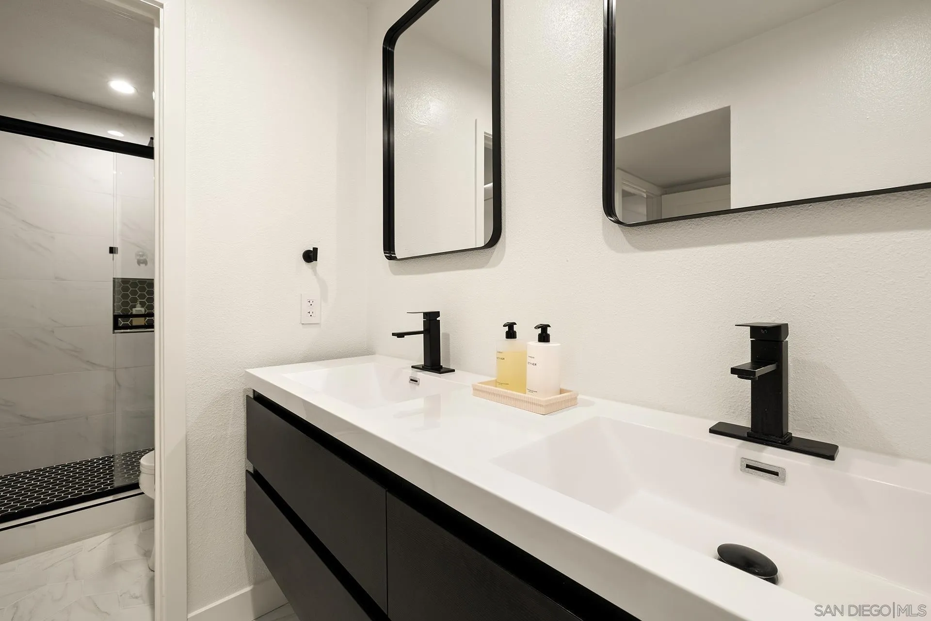 2121 Scott Road, Unit 105 Burbank, CA 91504 - Photo 11 of 21 Gallery Image 11