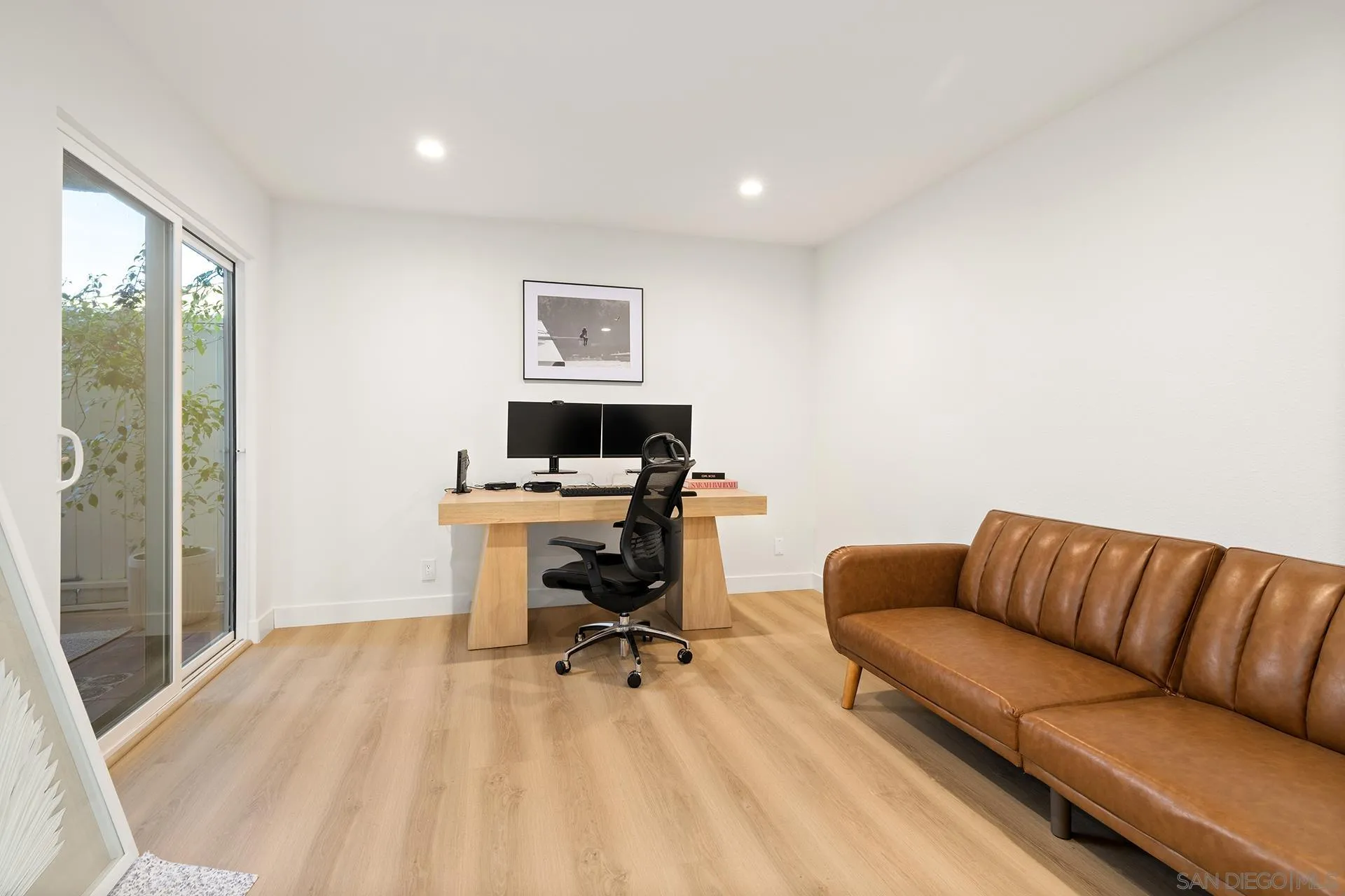 2121 Scott Road, Unit 105 Burbank, CA 91504 - Photo 13 of 21 Gallery Image 13