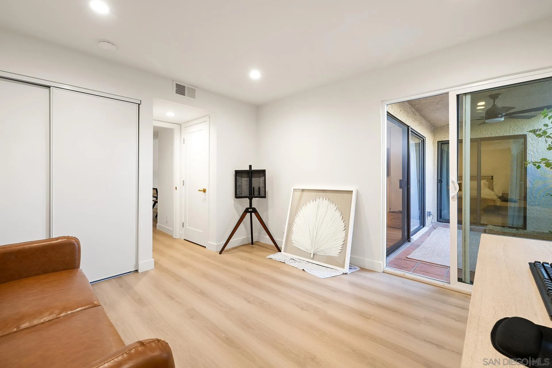 2121 Scott Road, Unit 105 Burbank, CA 91504 - Photo 14 of 21 Gallery Image 14