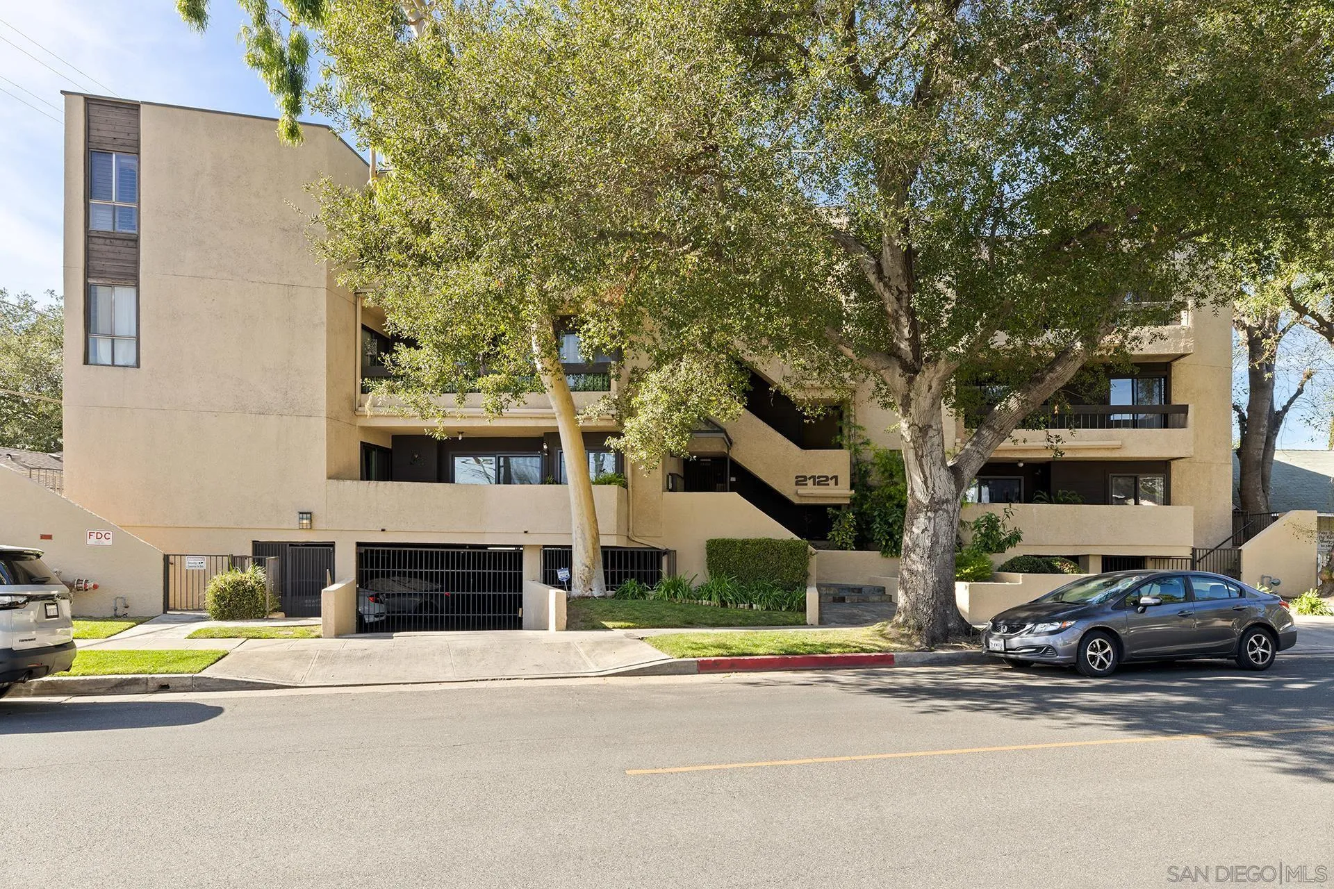 2121 Scott Road, Unit 105 Burbank, CA 91504 - Photo 18 of 21 Gallery Image 18