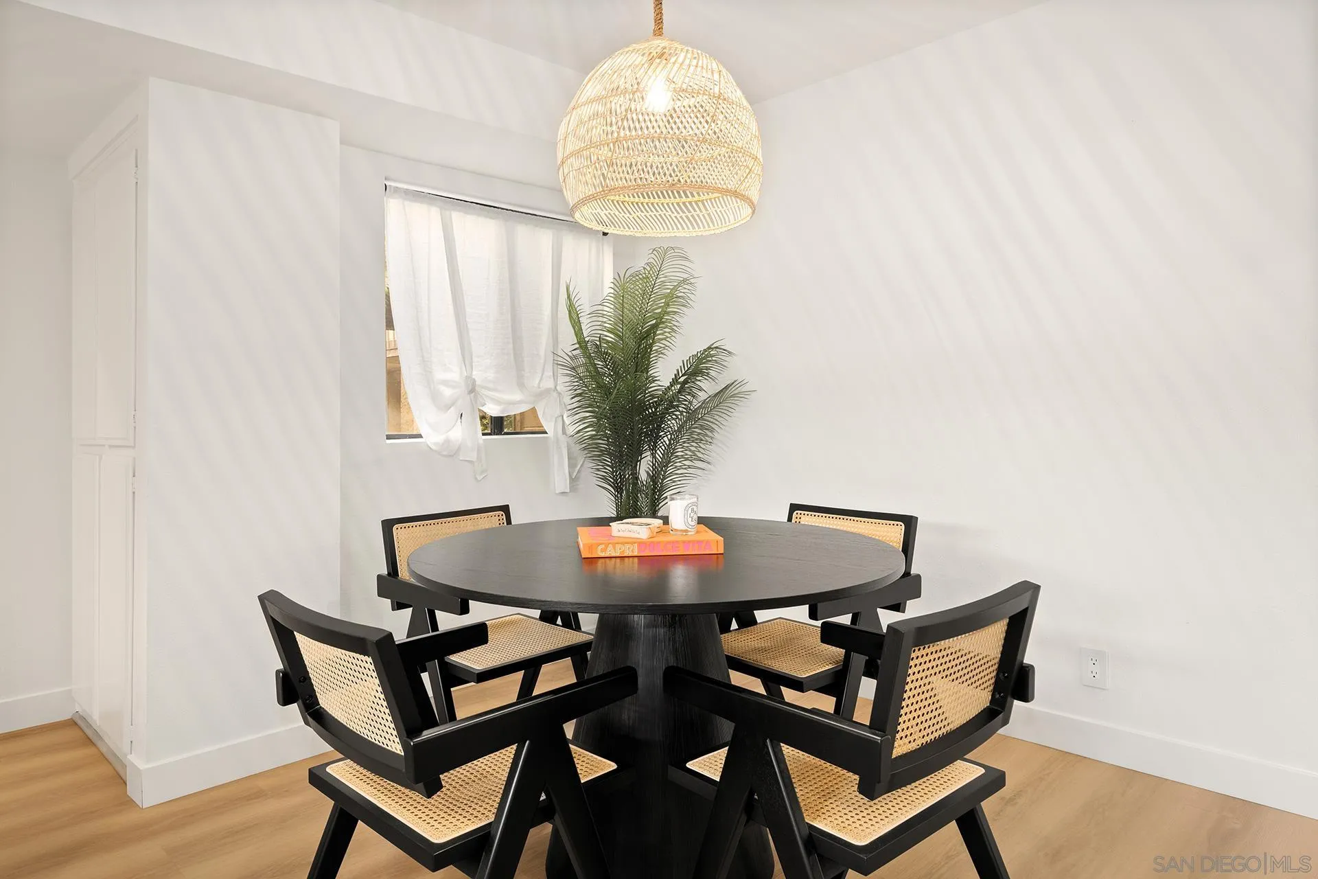 2121 Scott Road, Unit 105 Burbank, CA 91504 - Photo 5 of 21 Gallery Image 5