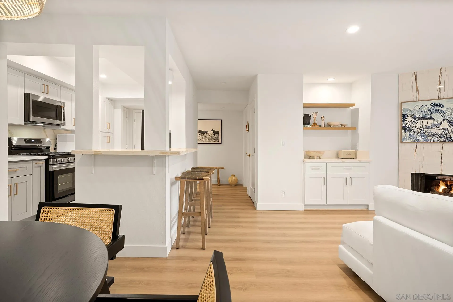 2121 Scott Road, Unit 105 Burbank, CA 91504 - Photo 6 of 21 Gallery Image 6