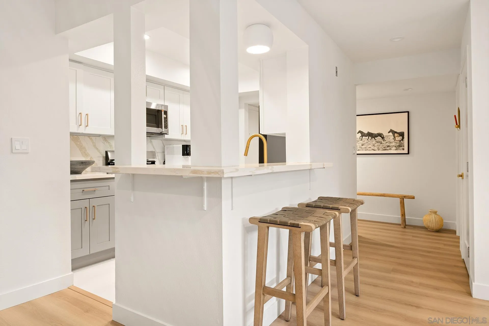 2121 Scott Road, Unit 105 Burbank, CA 91504 - Photo 7 of 21 Gallery Image 7