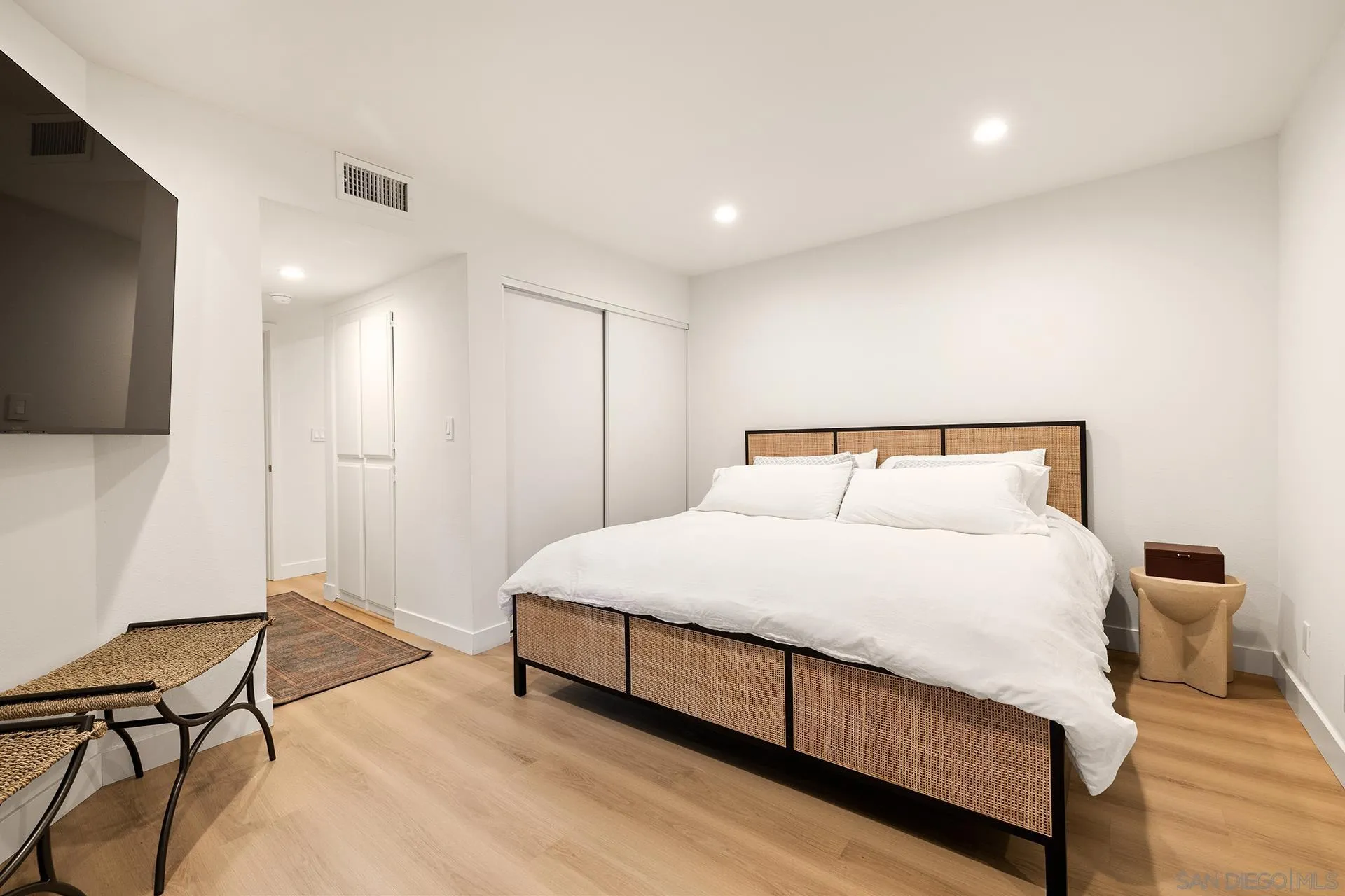 2121 Scott Road, Unit 105 Burbank, CA 91504 - Photo 10 of 21 Gallery Image 10