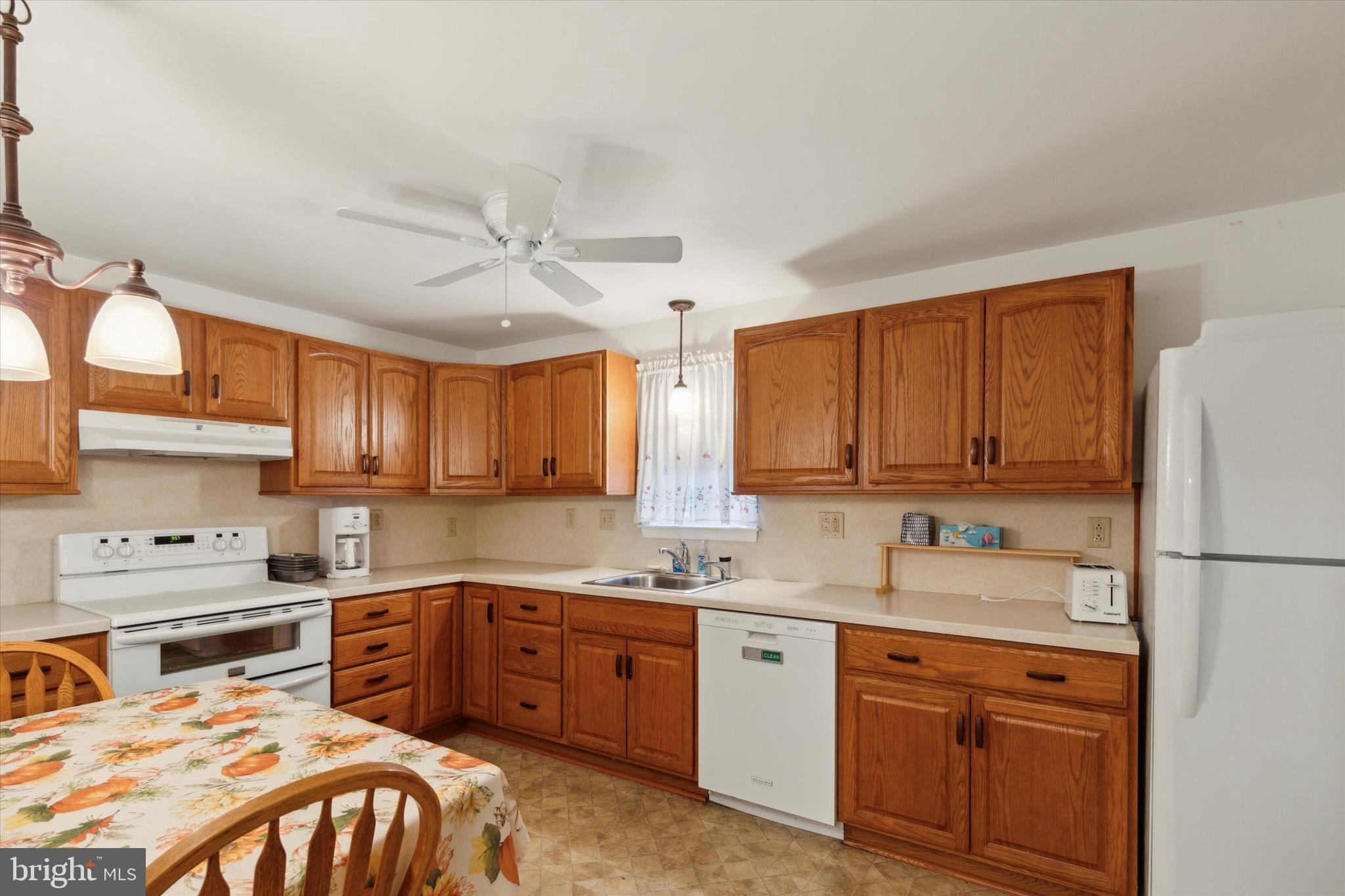 13 Beechwood Road Brookhaven, PA 19015 - Photo 8 of 22 Gallery Image 8