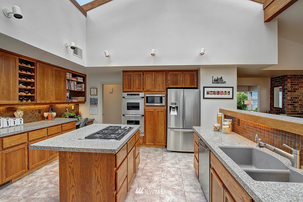 7921 Talbot Road Edmonds, WA 98026 - Photo 11 of 23