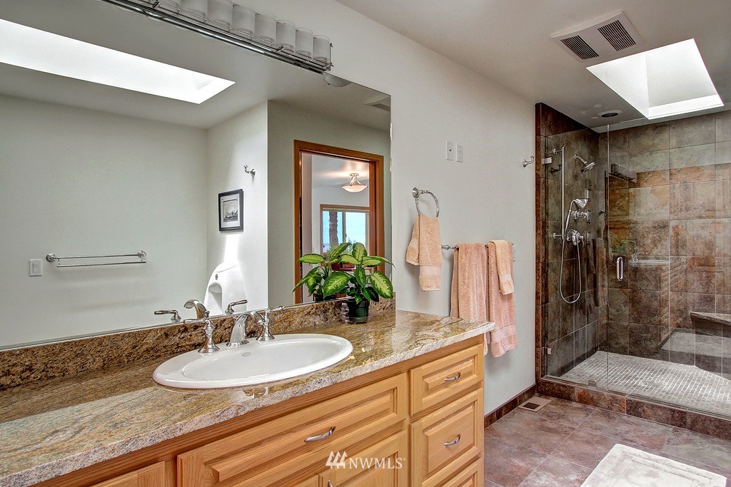 7921 Talbot Road Edmonds, WA 98026 - Photo 13 of 23