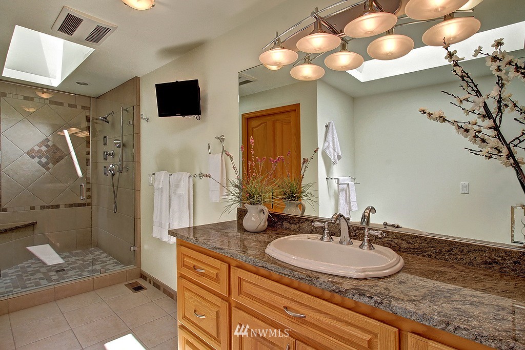 7921 Talbot Road Edmonds, WA 98026 - Photo 14 of 23