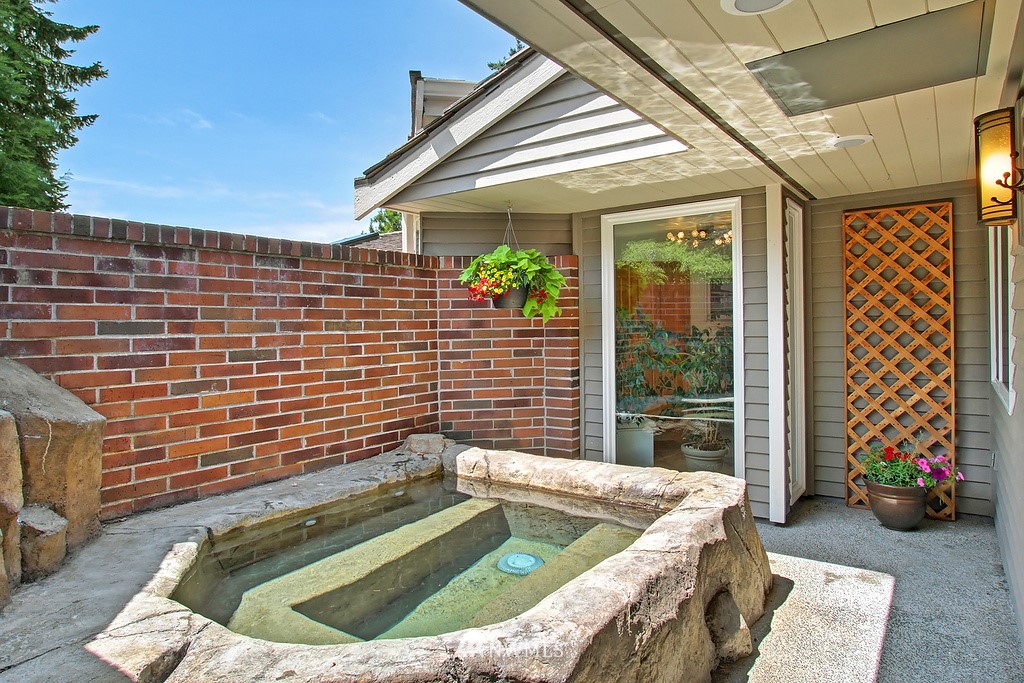 7921 Talbot Road Edmonds, WA 98026 - Photo 17 of 23