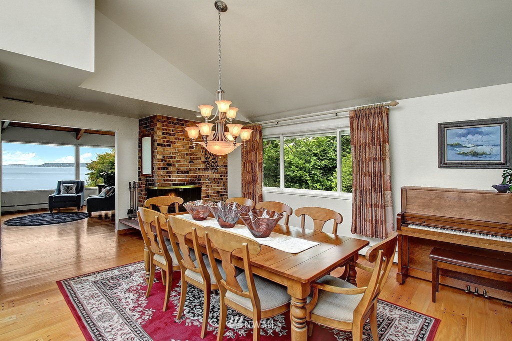 7921 Talbot Road Edmonds, WA 98026 - Photo 5 of 23