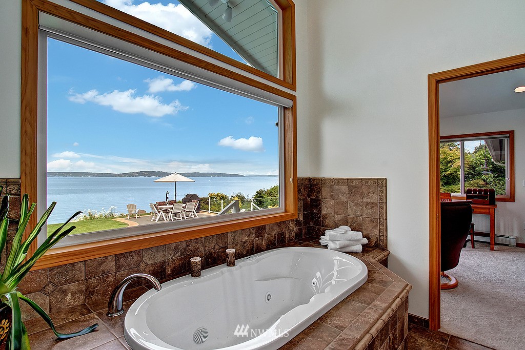 7921 Talbot Road Edmonds, WA 98026 - Photo 8 of 23