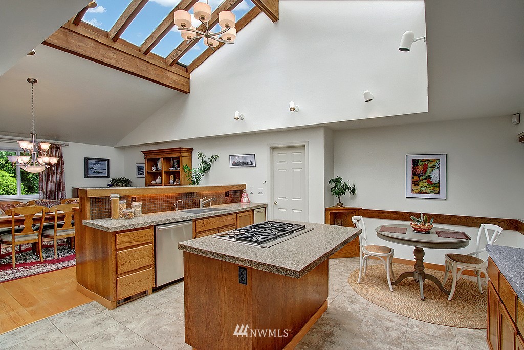 7921 Talbot Road Edmonds, WA 98026 - Photo 10 of 23