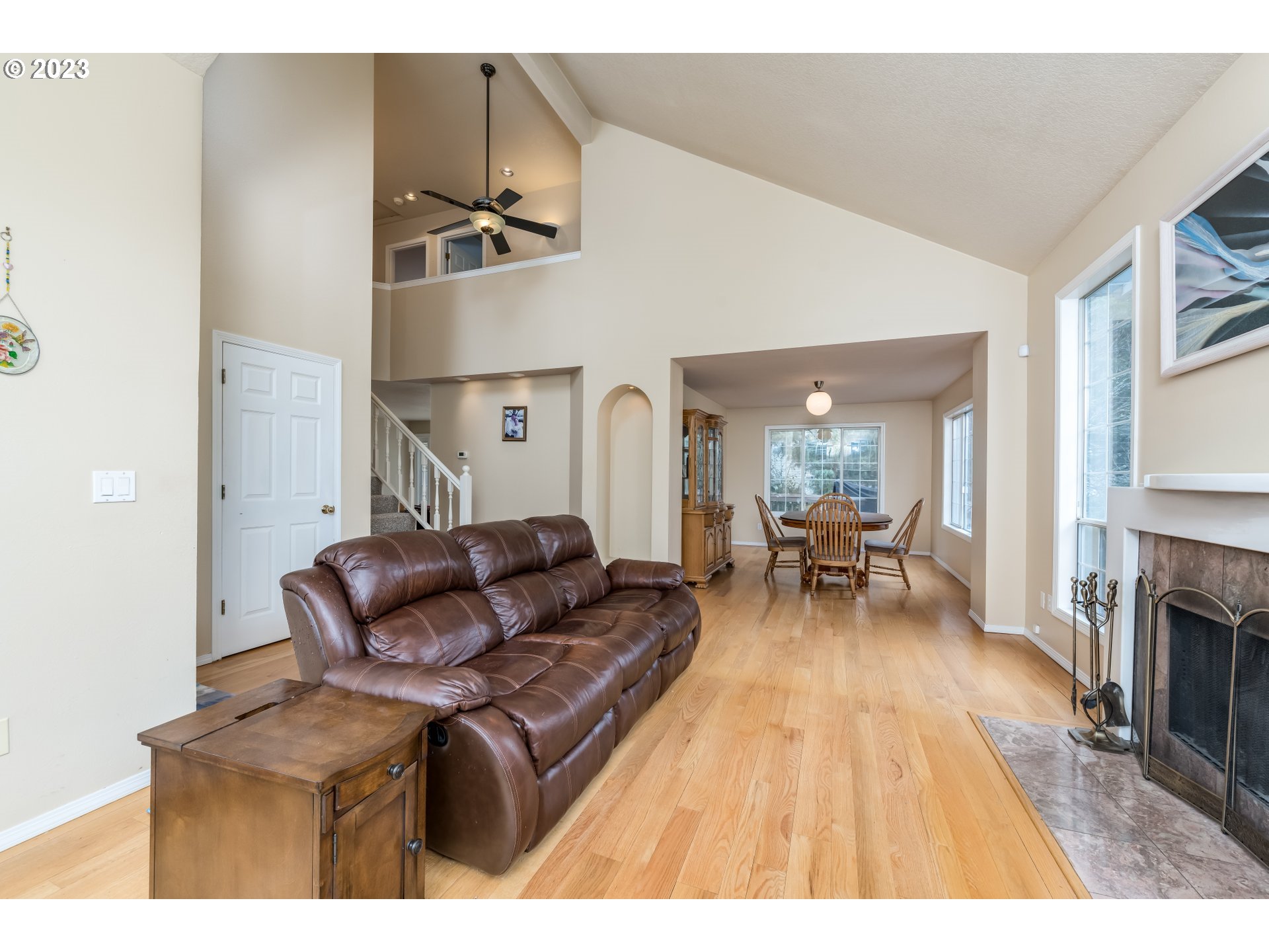 4111 Southwest Comus Street Portland, OR 97219 - Photo 11 of 32 Gallery Image 11