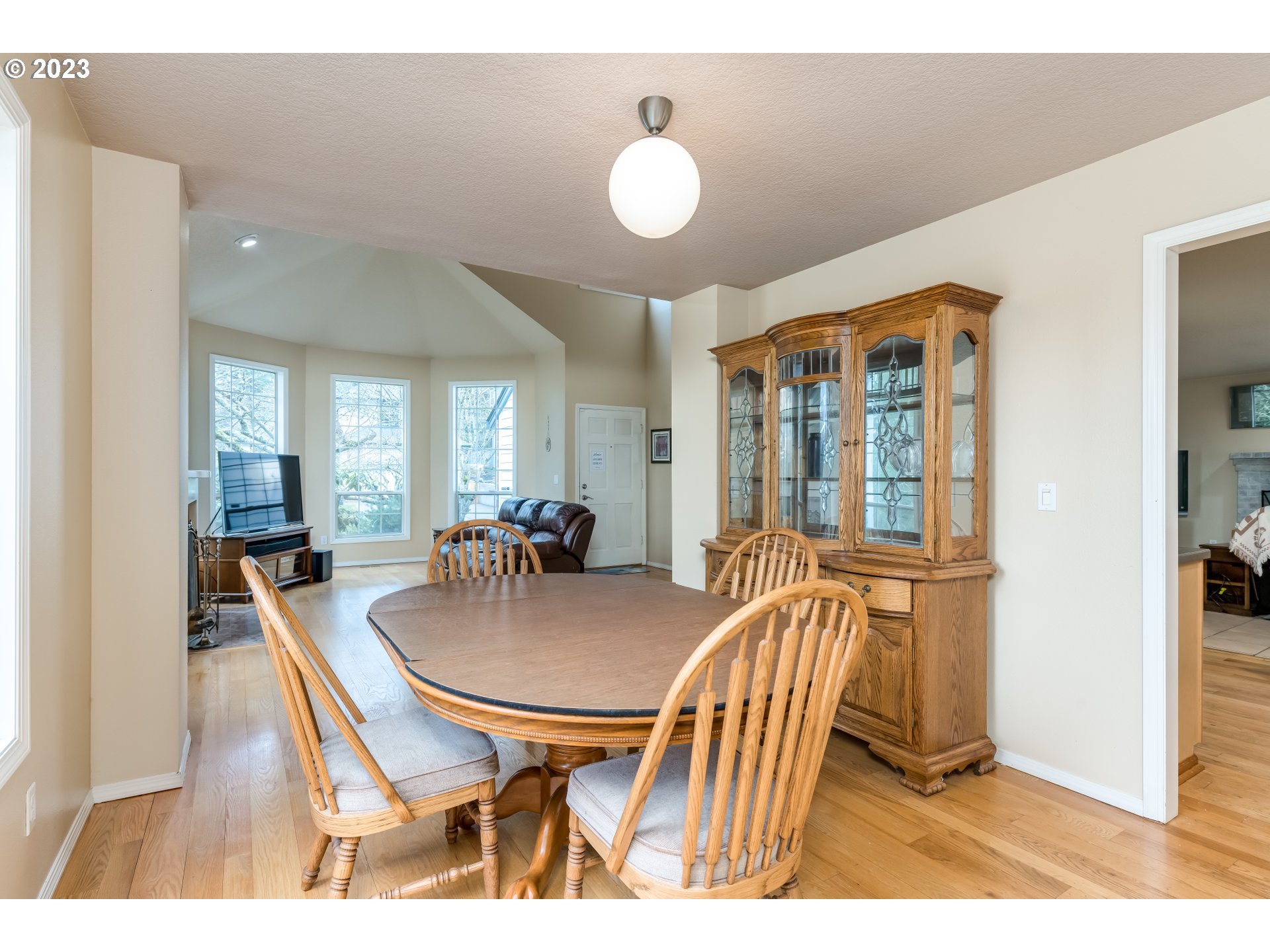 4111 Southwest Comus Street Portland, OR 97219 - Photo 12 of 32 Gallery Image 12