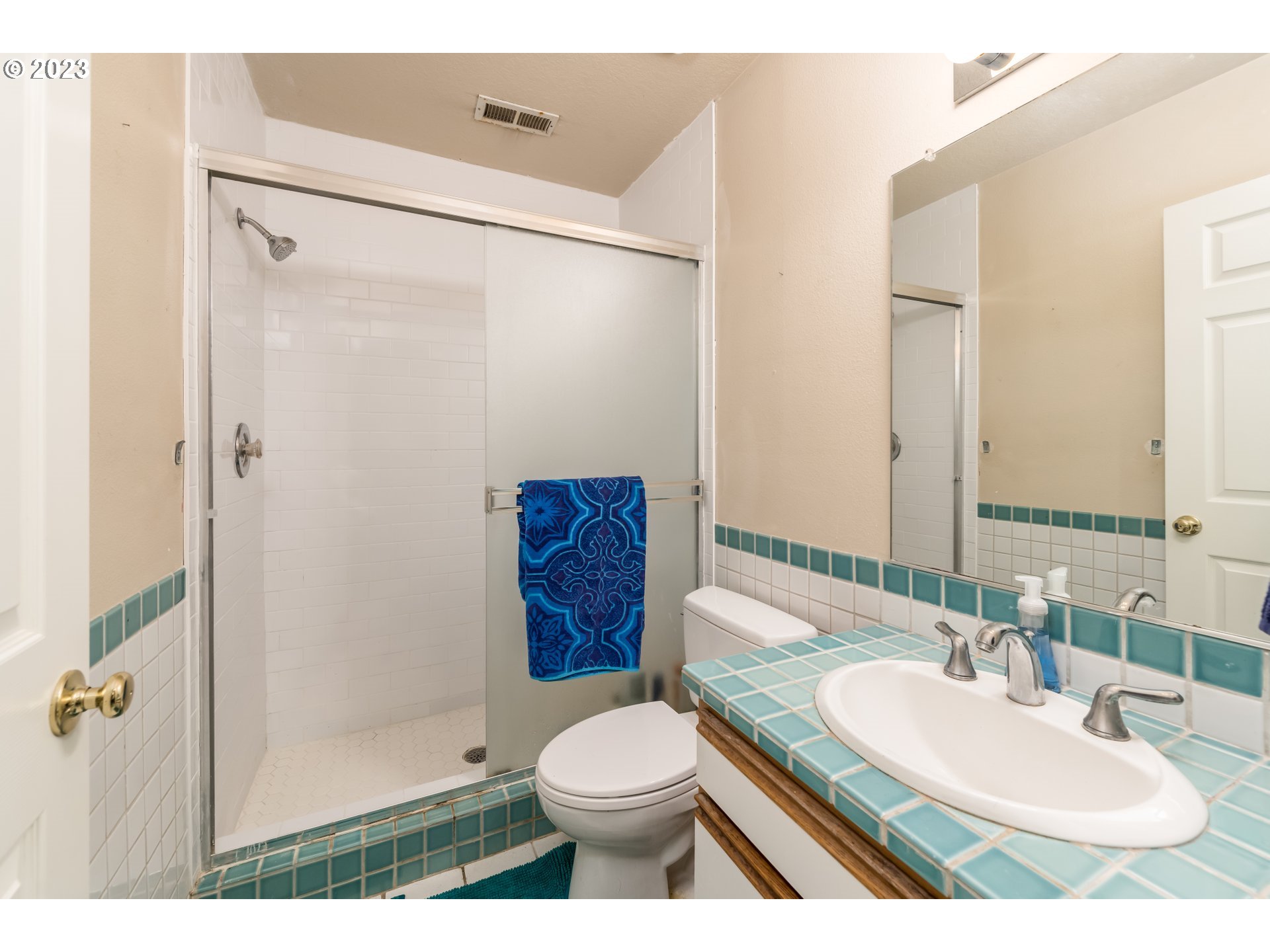 4111 Southwest Comus Street Portland, OR 97219 - Photo 19 of 32 Gallery Image 19