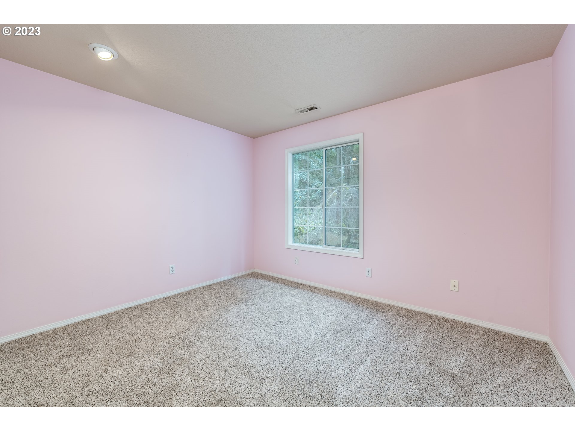 4111 Southwest Comus Street Portland, OR 97219 - Photo 21 of 32 Gallery Image 21
