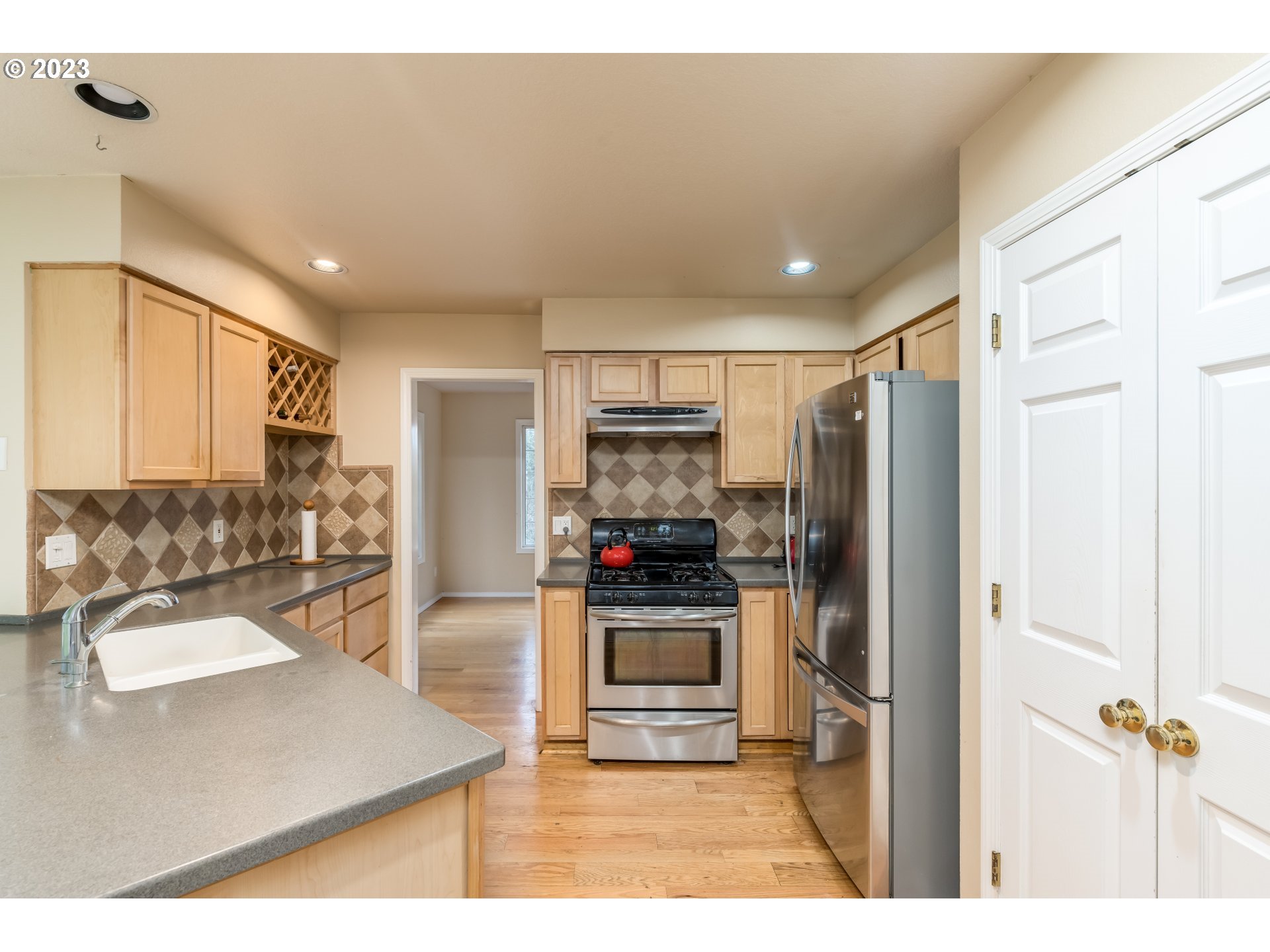 4111 Southwest Comus Street Portland, OR 97219 - Photo 3 of 32 Gallery Image 3