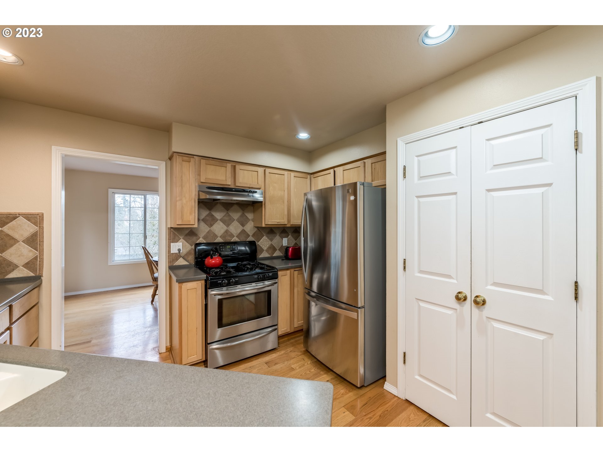 4111 Southwest Comus Street Portland, OR 97219 - Photo 4 of 32 Gallery Image 4