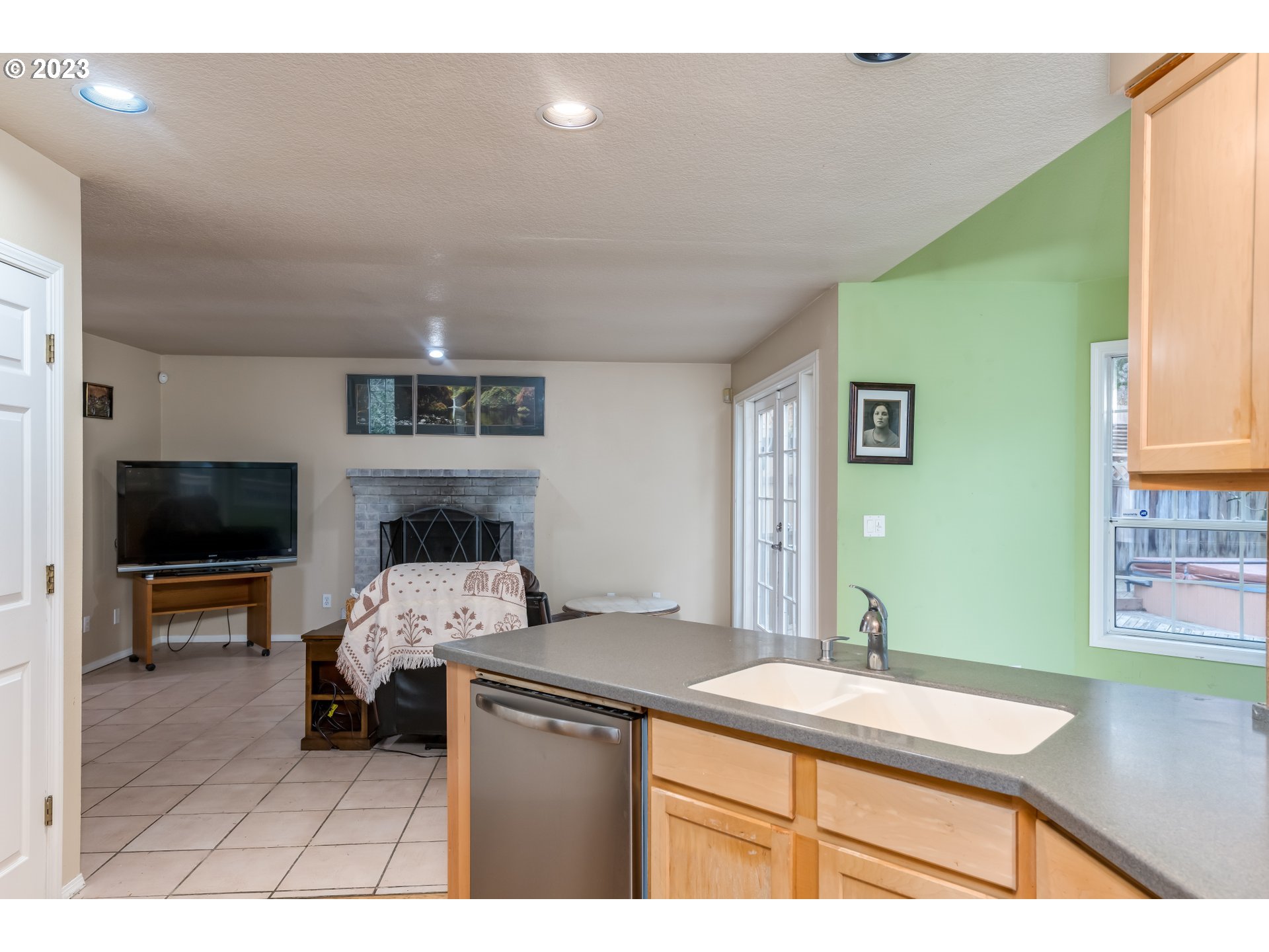 4111 Southwest Comus Street Portland, OR 97219 - Photo 5 of 32 Gallery Image 5