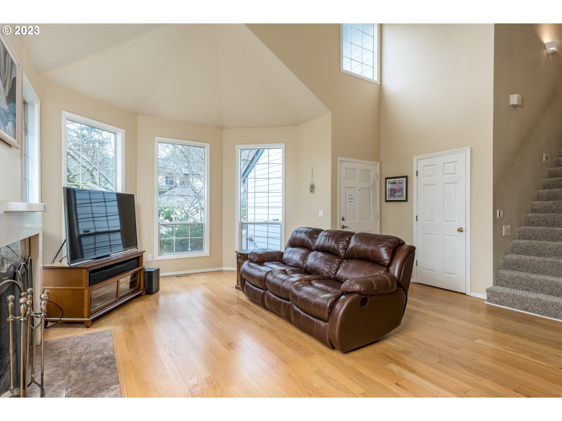 4111 Southwest Comus Street Portland, OR 97219 - Photo 10 of 32 Gallery Image 10