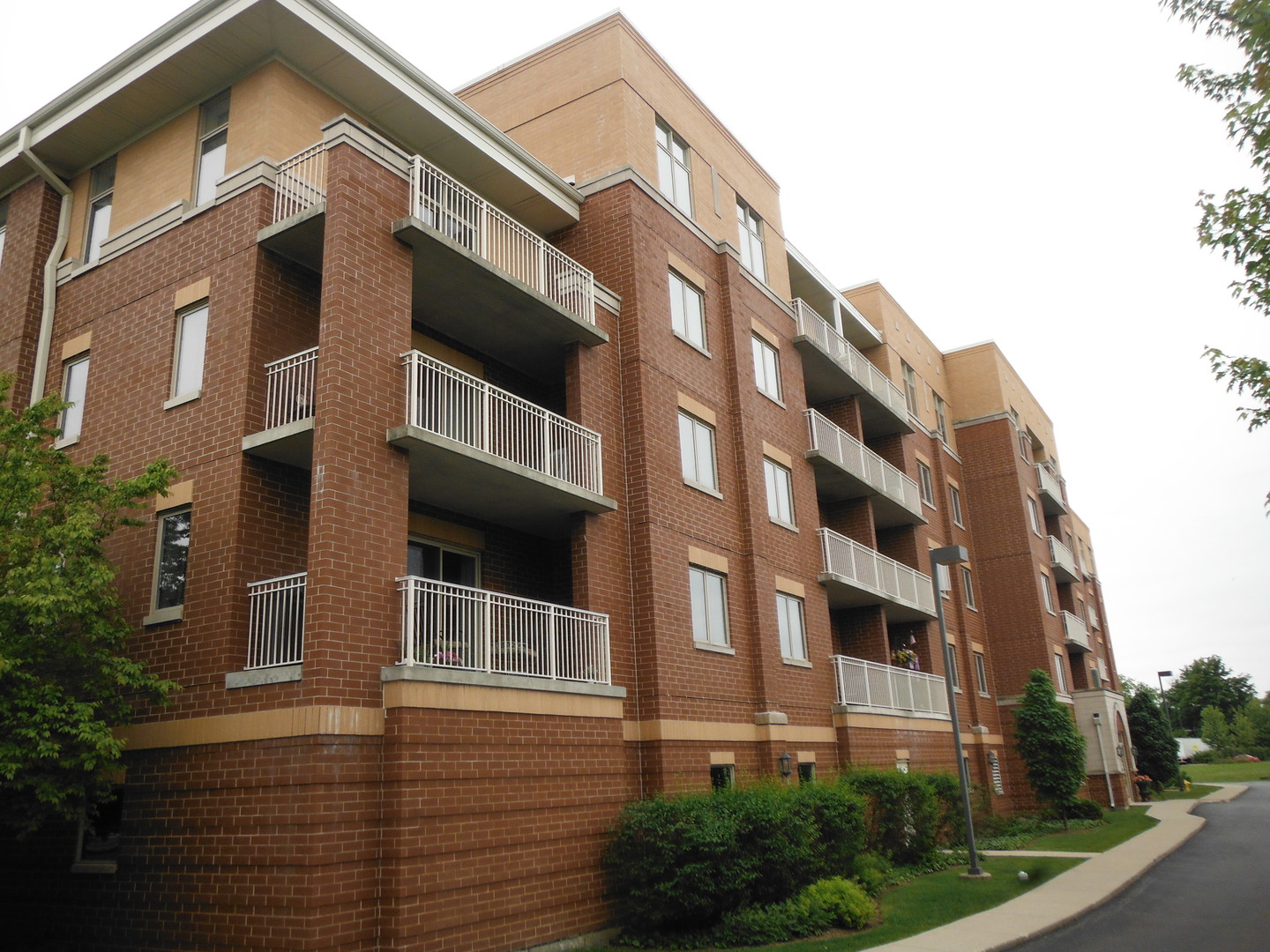 500 East St Charles Road, Unit 503 Lombard, IL 60148 - Photo 2 of 36