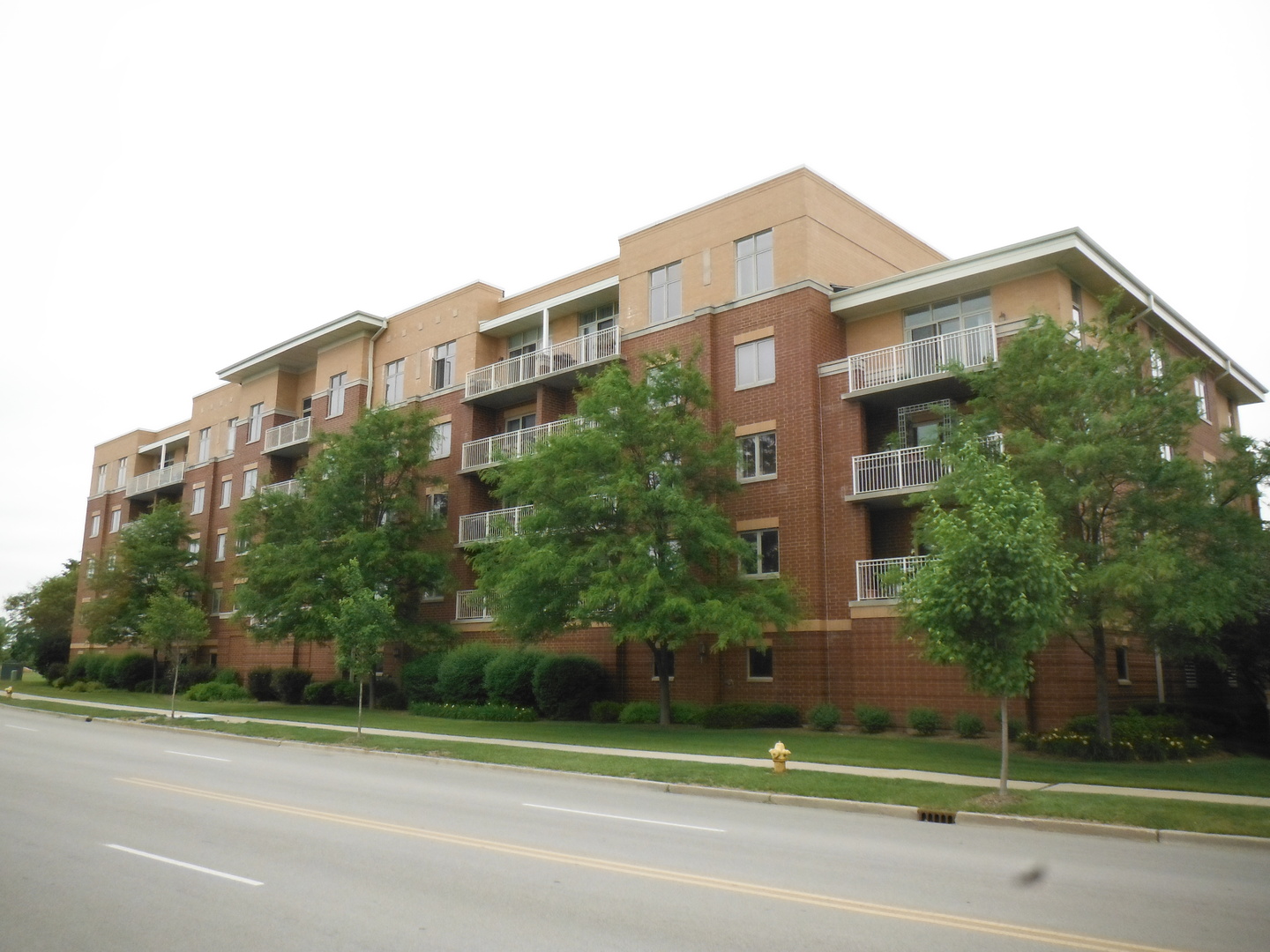 500 East St Charles Road, Unit 503 Lombard, IL 60148 - Photo 4 of 36