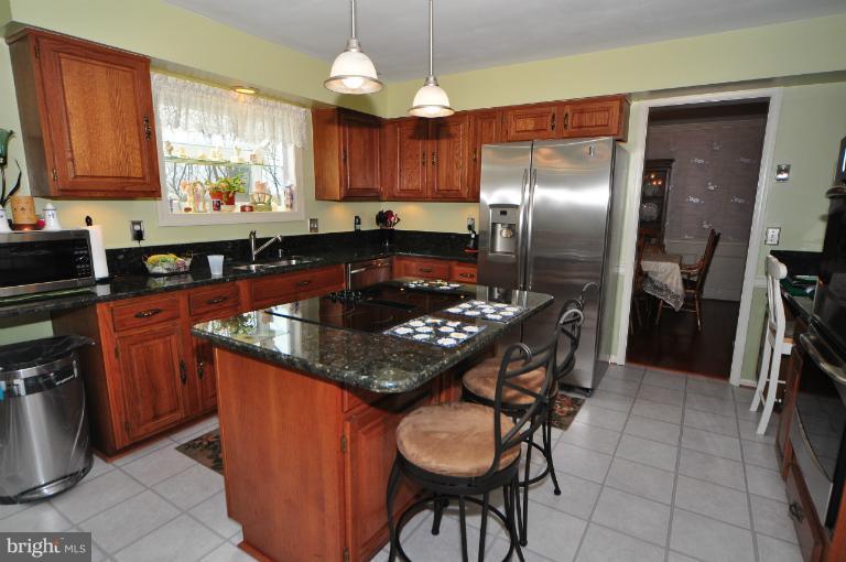 127 Minor Road Sterling, VA 20165 - Photo 14 of 16 Kitchen