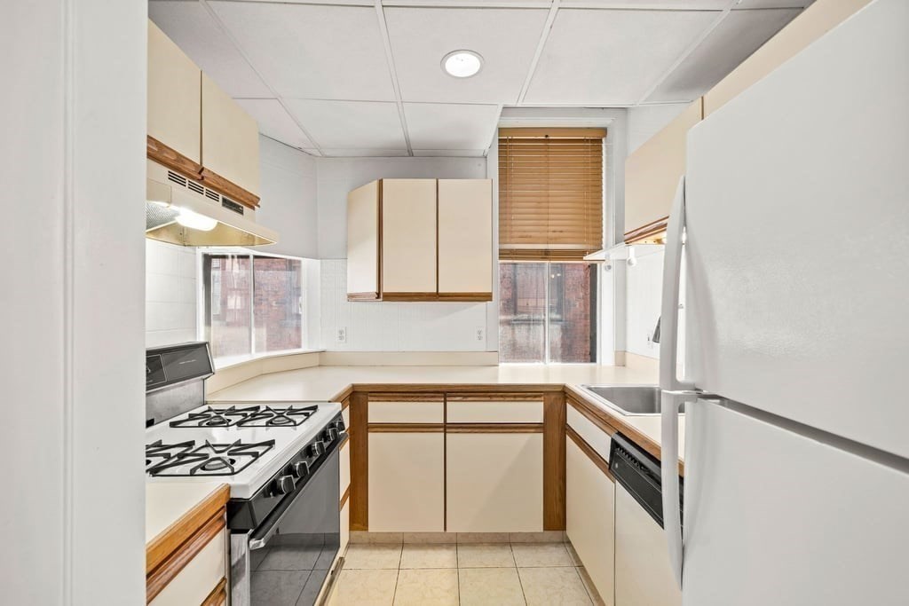 62 Washington Street, Unit 9 Haverhill, MA 01832 - Photo 11 of 37