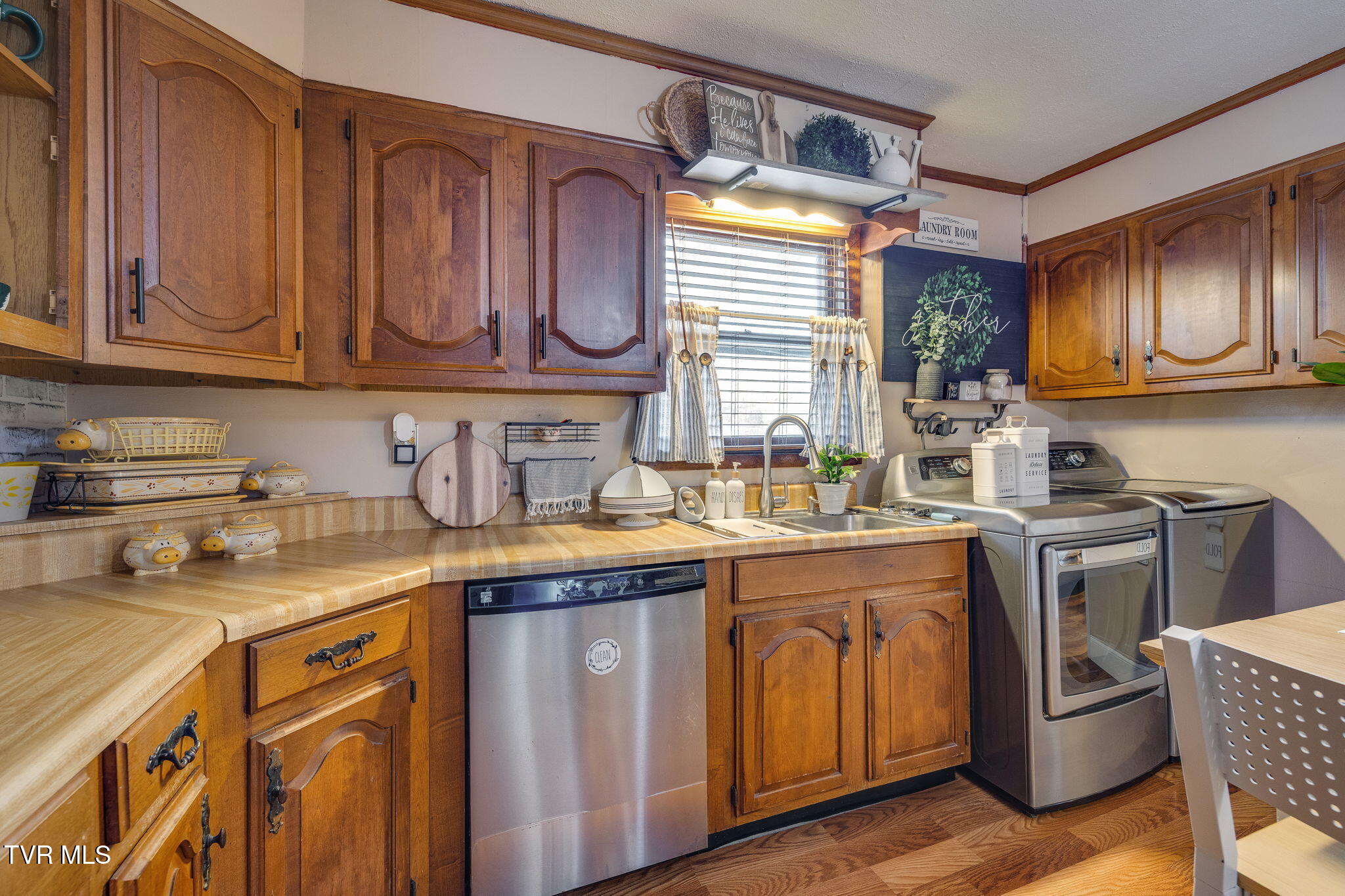 535 Washington Street Erwin, TN 37650 - Photo 14 of 37 011