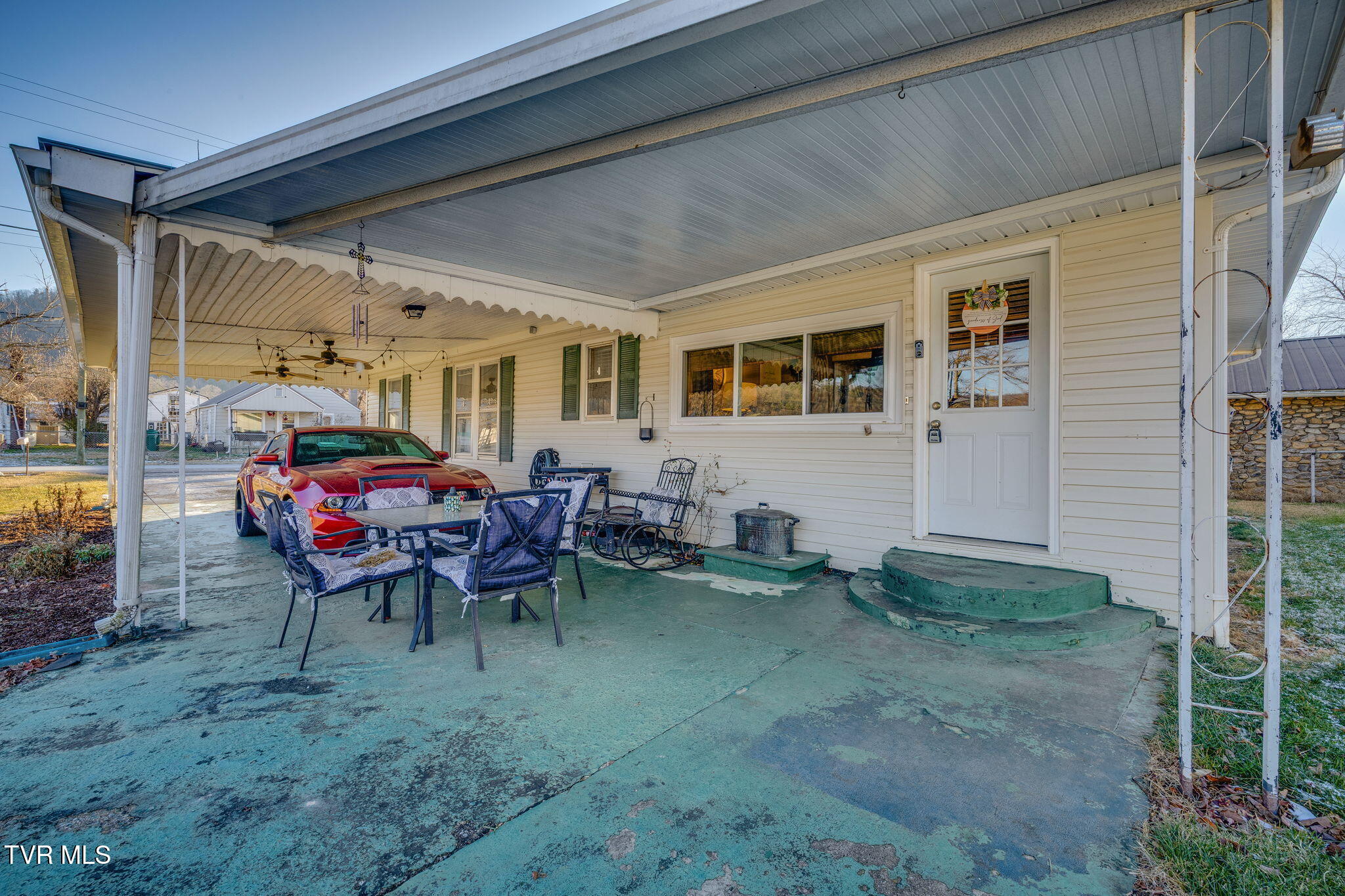 535 Washington Street Erwin, TN 37650 - Photo 28 of 37 027