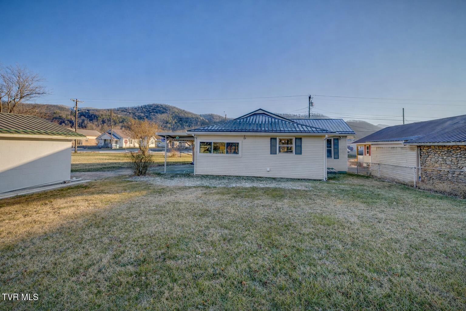 535 Washington Street Erwin, TN 37650 - Photo 30 of 37 11