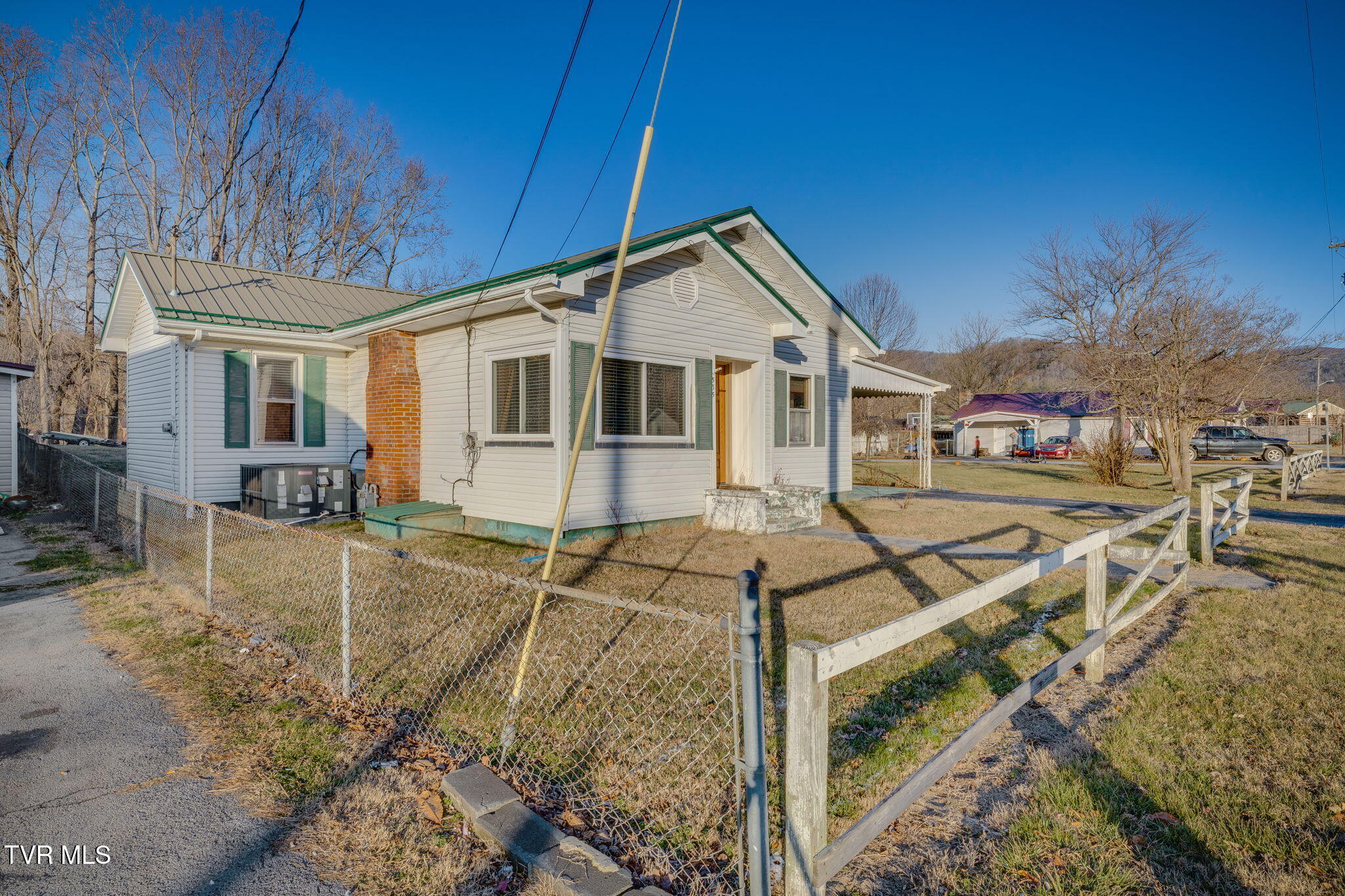 535 Washington Street Erwin, TN 37650 - Photo 4 of 37 003