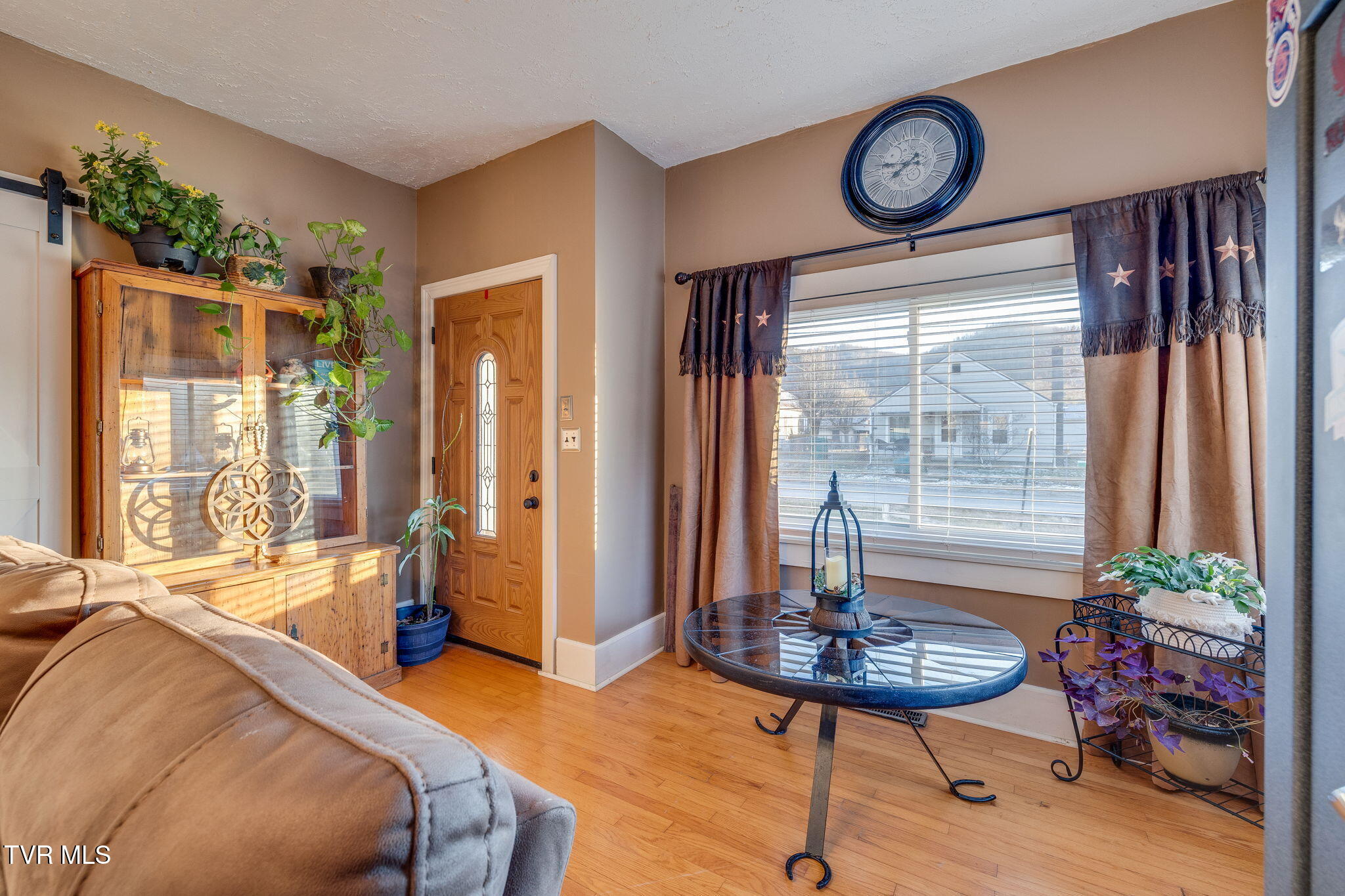 535 Washington Street Erwin, TN 37650 - Photo 5 of 37 004