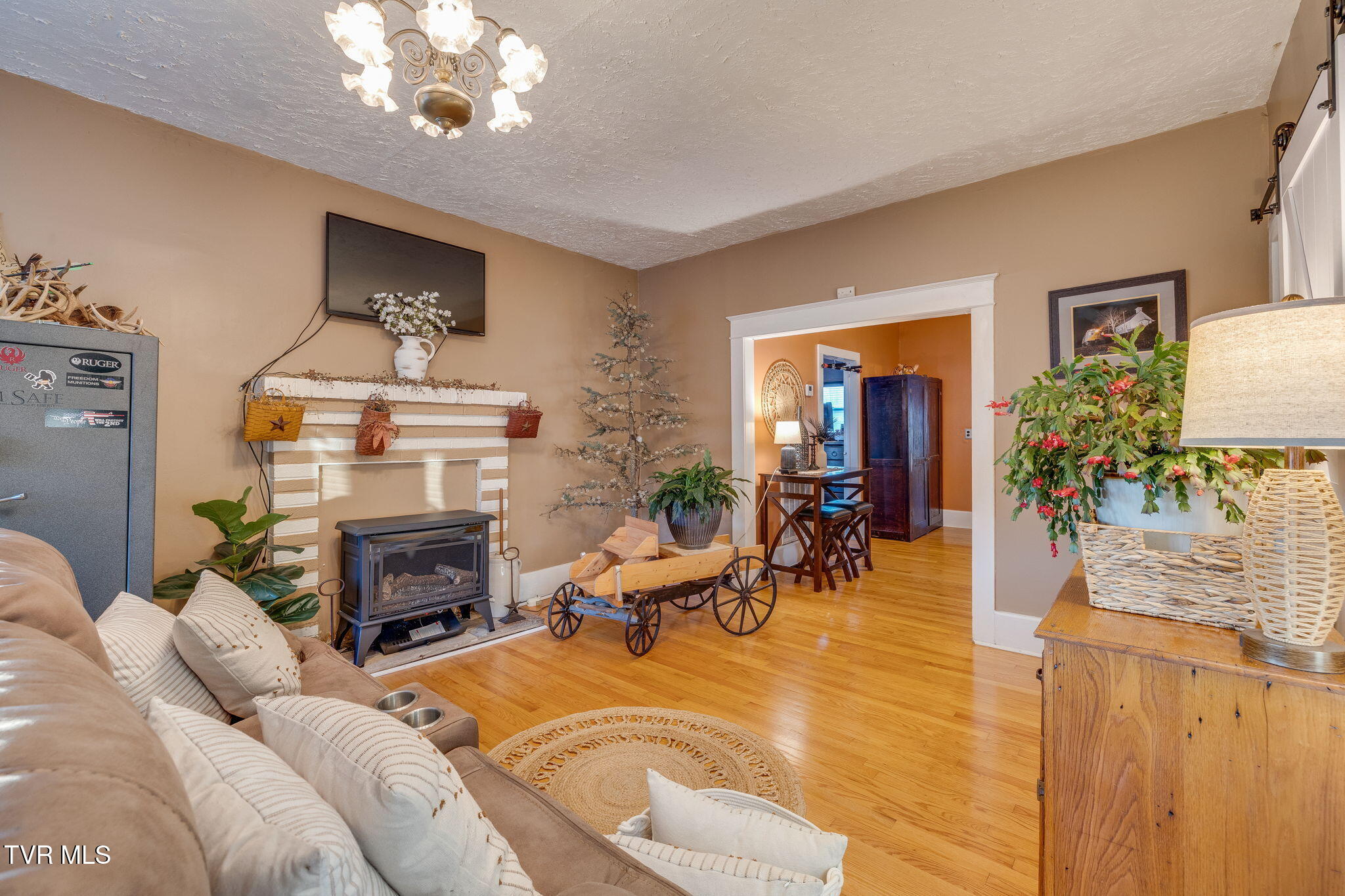 535 Washington Street Erwin, TN 37650 - Photo 6 of 37 005