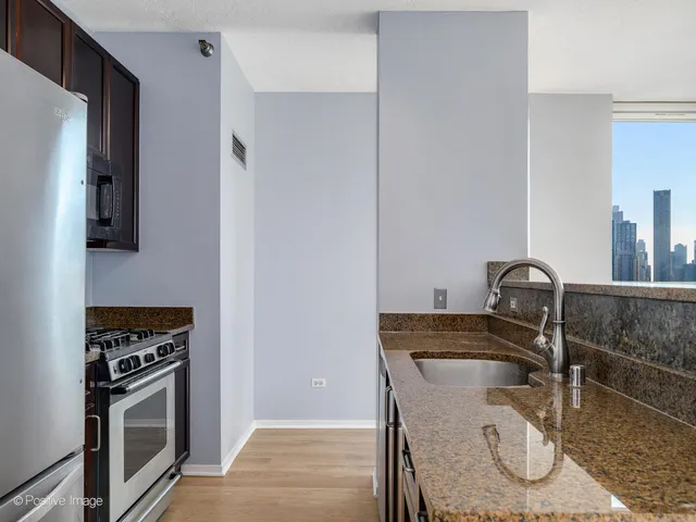 $425,000 | 600 North Kingsbury Street, Unit 1603, Chicago, IL 60654