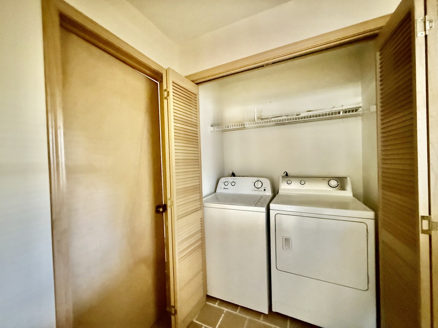 422 Chartres Street LaSalle, IL 61301 - Photo 20 of 21 a utility room with dryer and washer