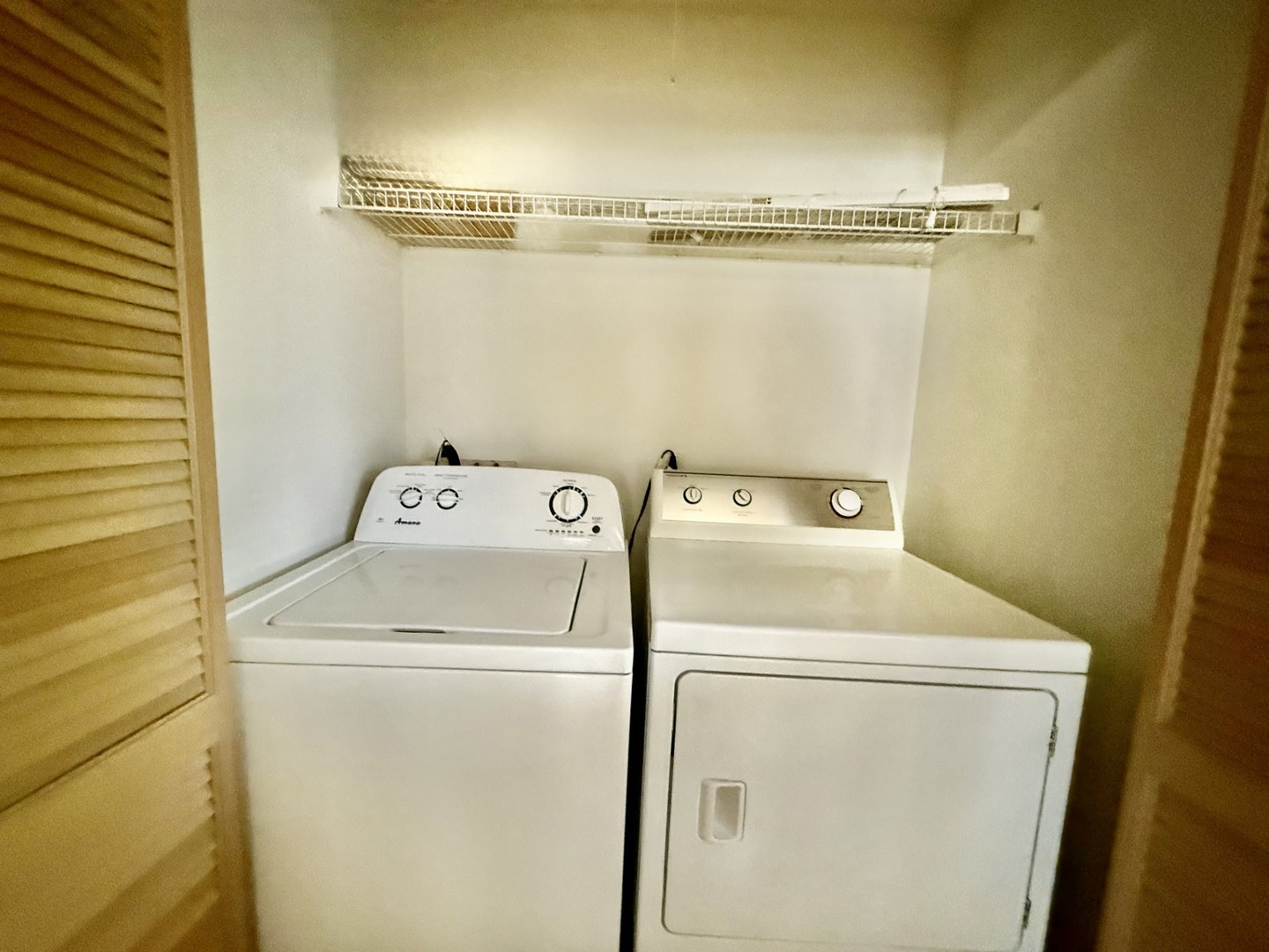 422 Chartres Street LaSalle, IL 61301 - Photo 21 of 21 a utility room with dryer and washer