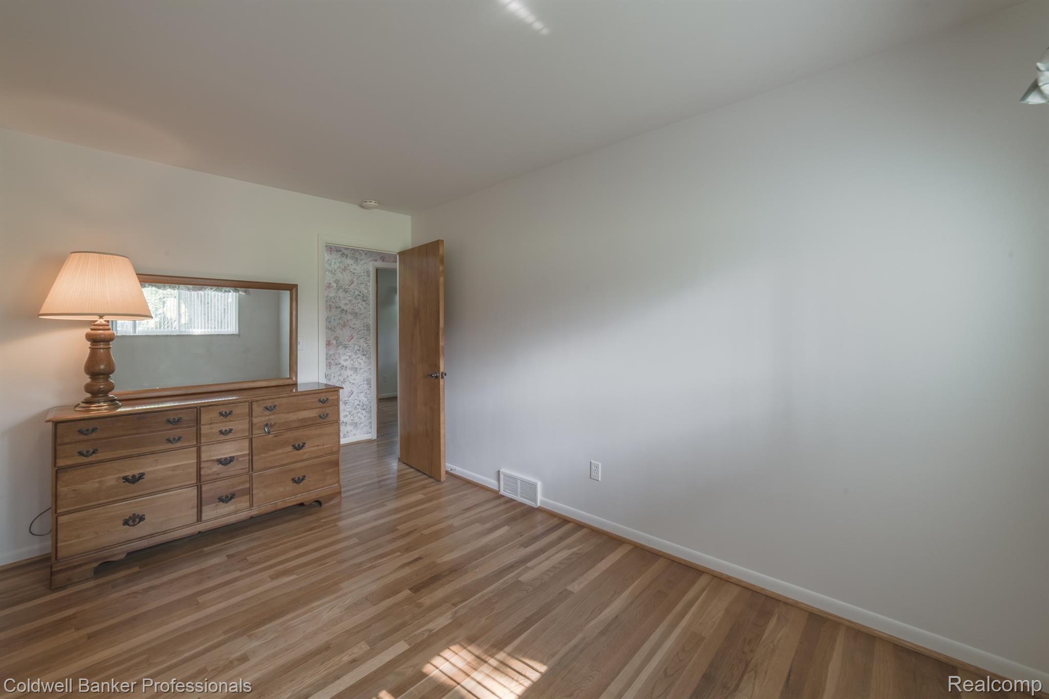 4226 Morgan Road Lake Orion, MI 48359 - Photo 31 of 66 4226 Morgan-30.jpg