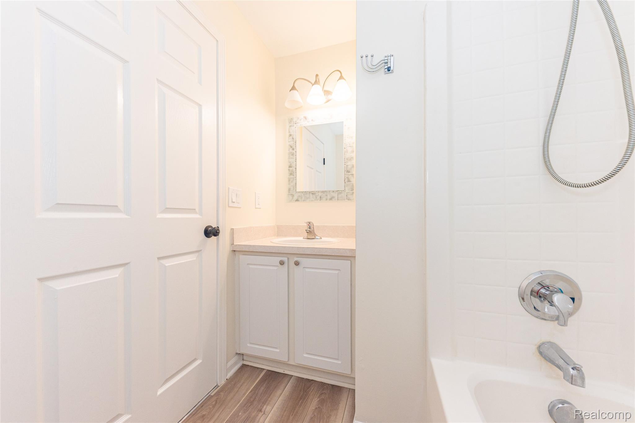 16942 Farmington Road, Unit 24 Livonia, MI 48154 - Photo 22 of 34 020_14.jpg